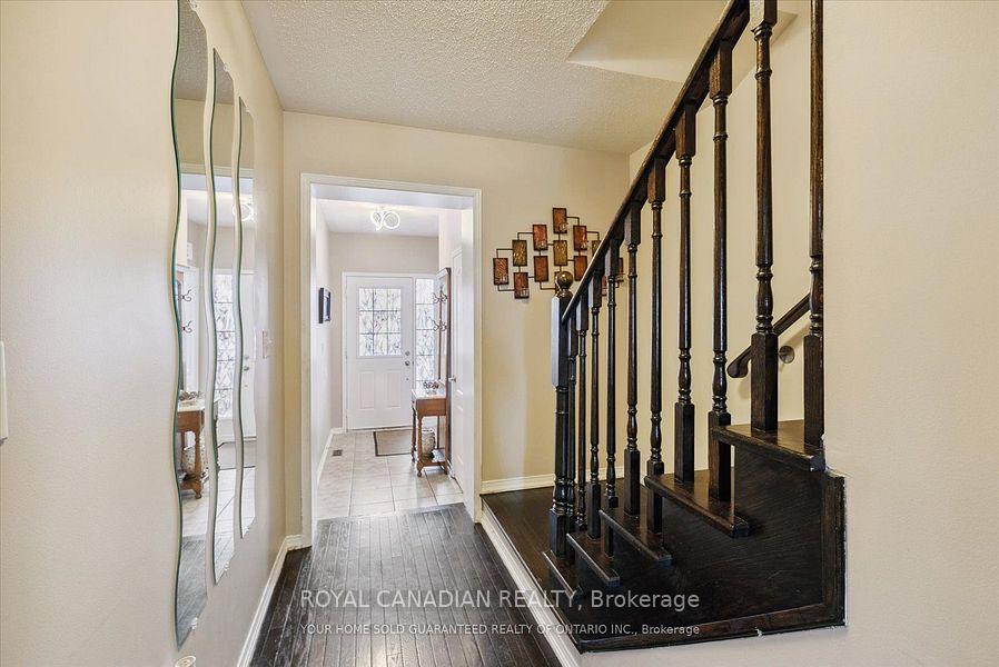 Photo 4 of 106 Lander Crescent, Clarington, Bowmanville — HOMEH