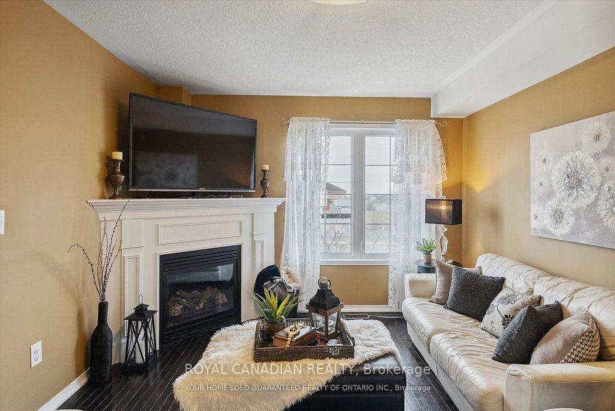 Photo 10 of 106 Lander Crescent, Clarington, Bowmanville — HOMEH