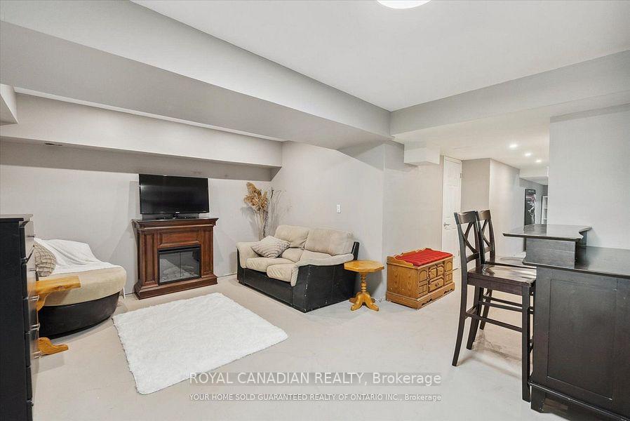 Photo 14 of 106 Lander Crescent, Clarington, Bowmanville — HOMEH