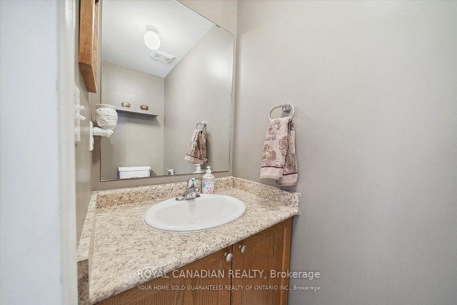 Photo 17 of 106 Lander Crescent, Clarington, Bowmanville — HOMEH