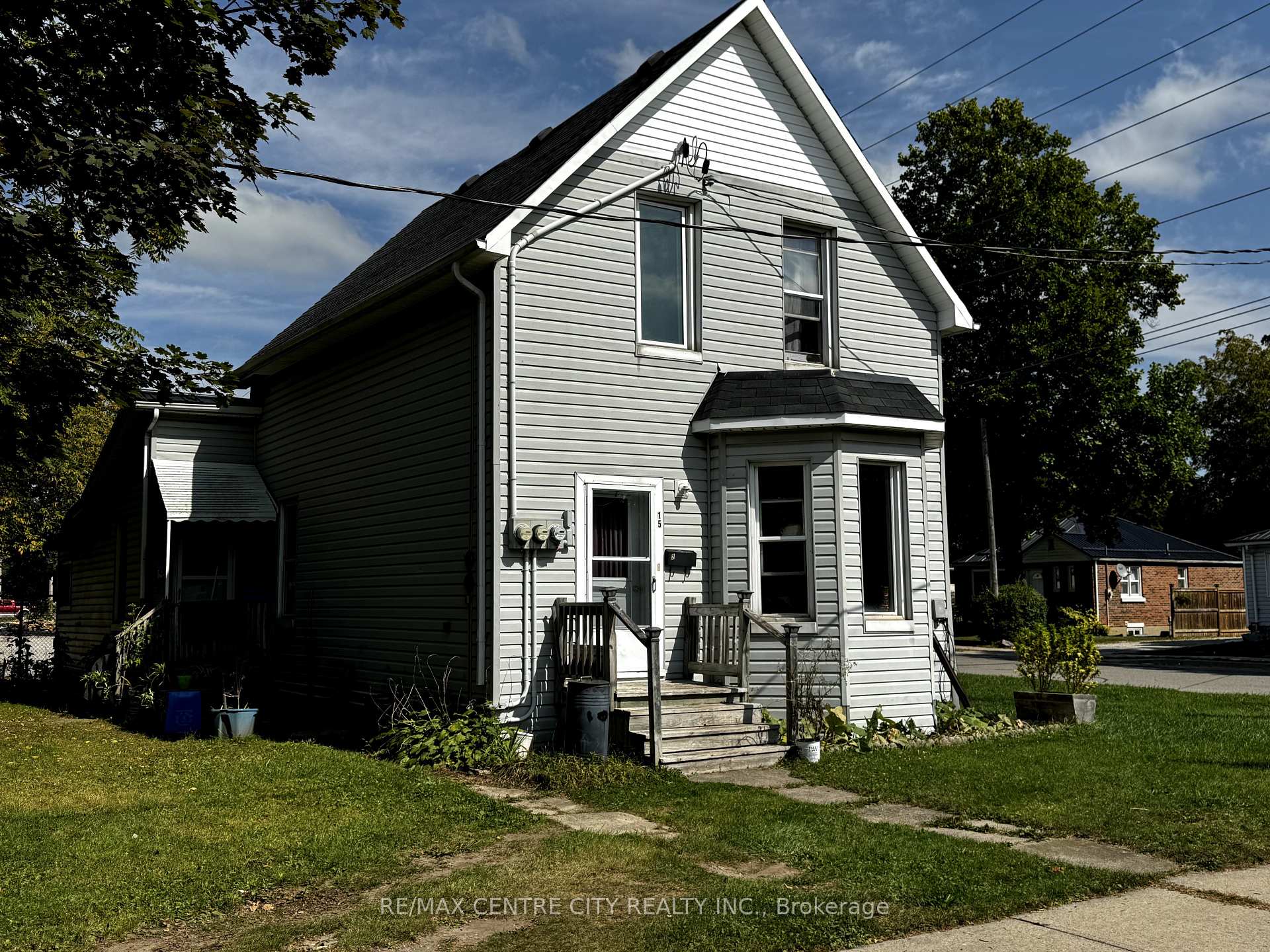 Photo 2 of 15 Chestnut Street E, Aylmer — HOMEH