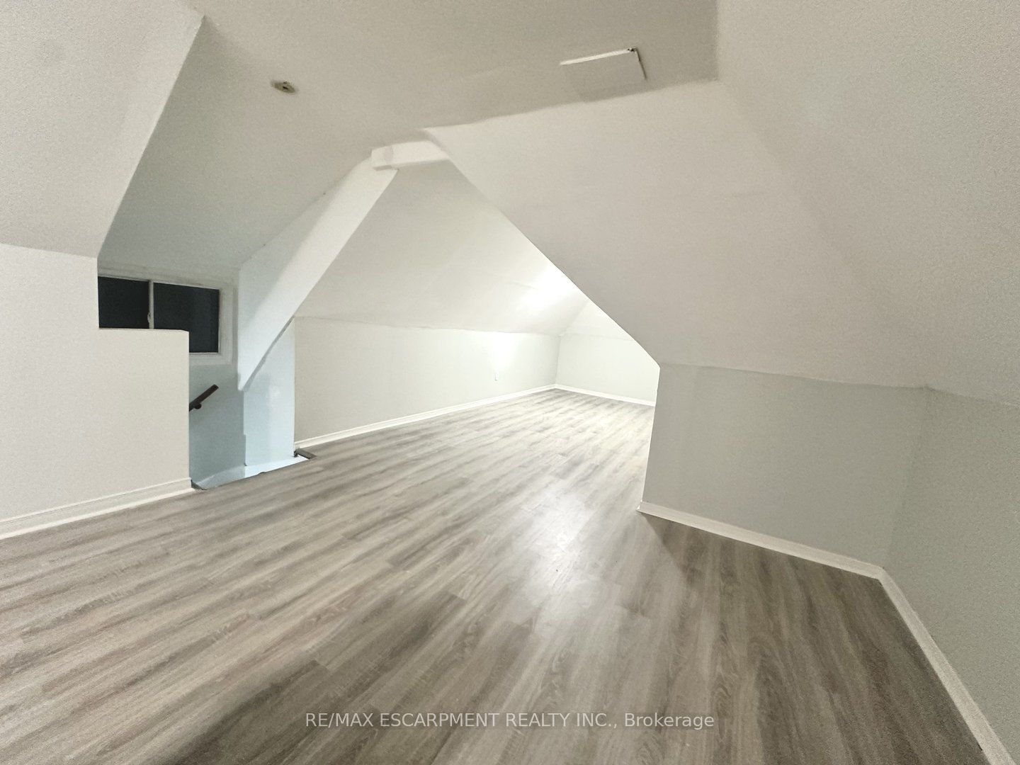 Photo 25 of Unit UPPER, 107 Erie Avenue, Hamilton, Stinson — HOMEH