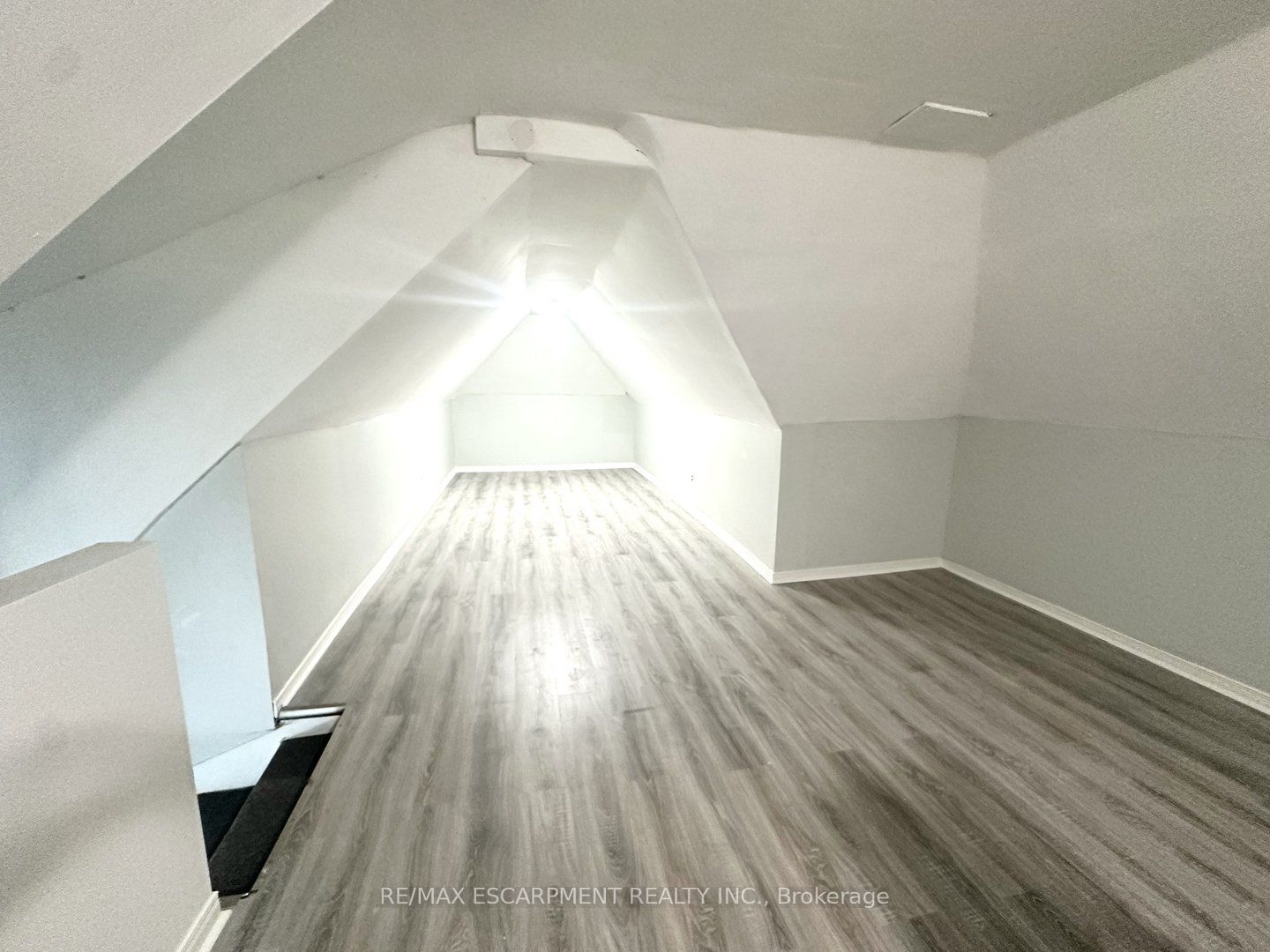 Photo 26 of Unit UPPER, 107 Erie Avenue, Hamilton, Stinson — HOMEH