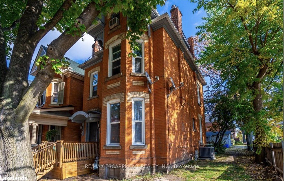Photo 16 of Unit UPPER, 107 Erie Avenue, Hamilton, Stinson — HOMEH