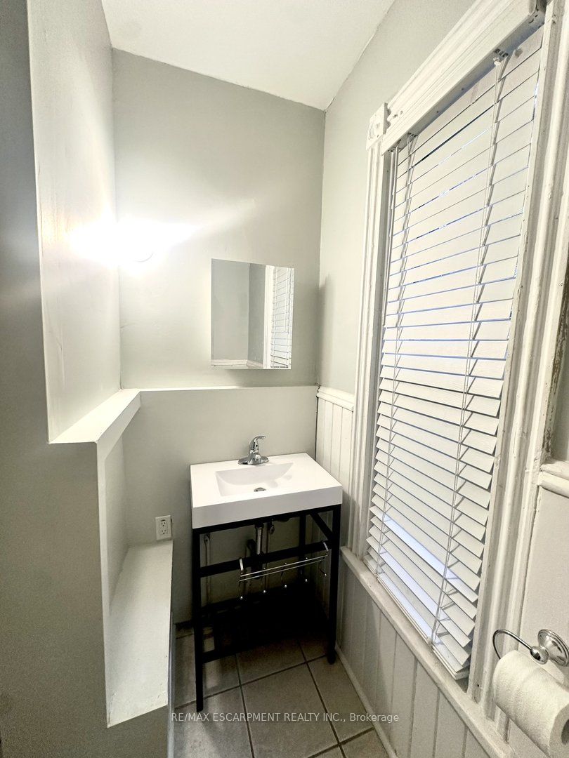 Photo 24 of Unit UPPER, 107 Erie Avenue, Hamilton, Stinson — HOMEH