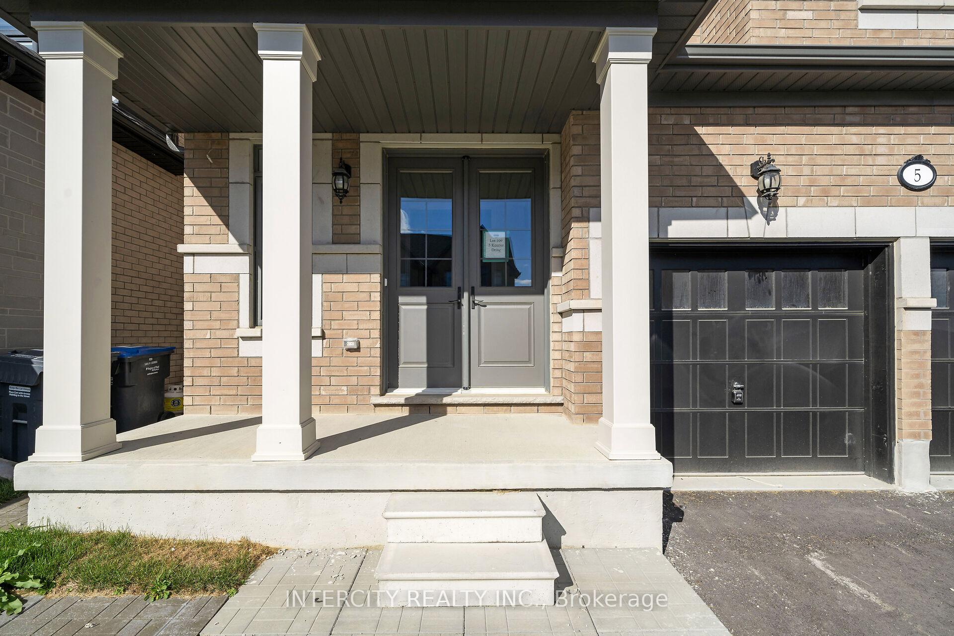 Photo 2 of 5 Kessler Drive, Brampton, Sandringham-Wellington North — HOMEH