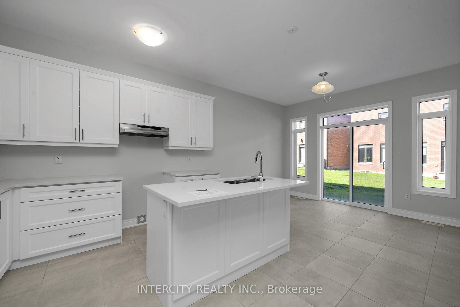 Photo 10 of 5 Kessler Drive, Brampton, Sandringham-Wellington North — HOMEH