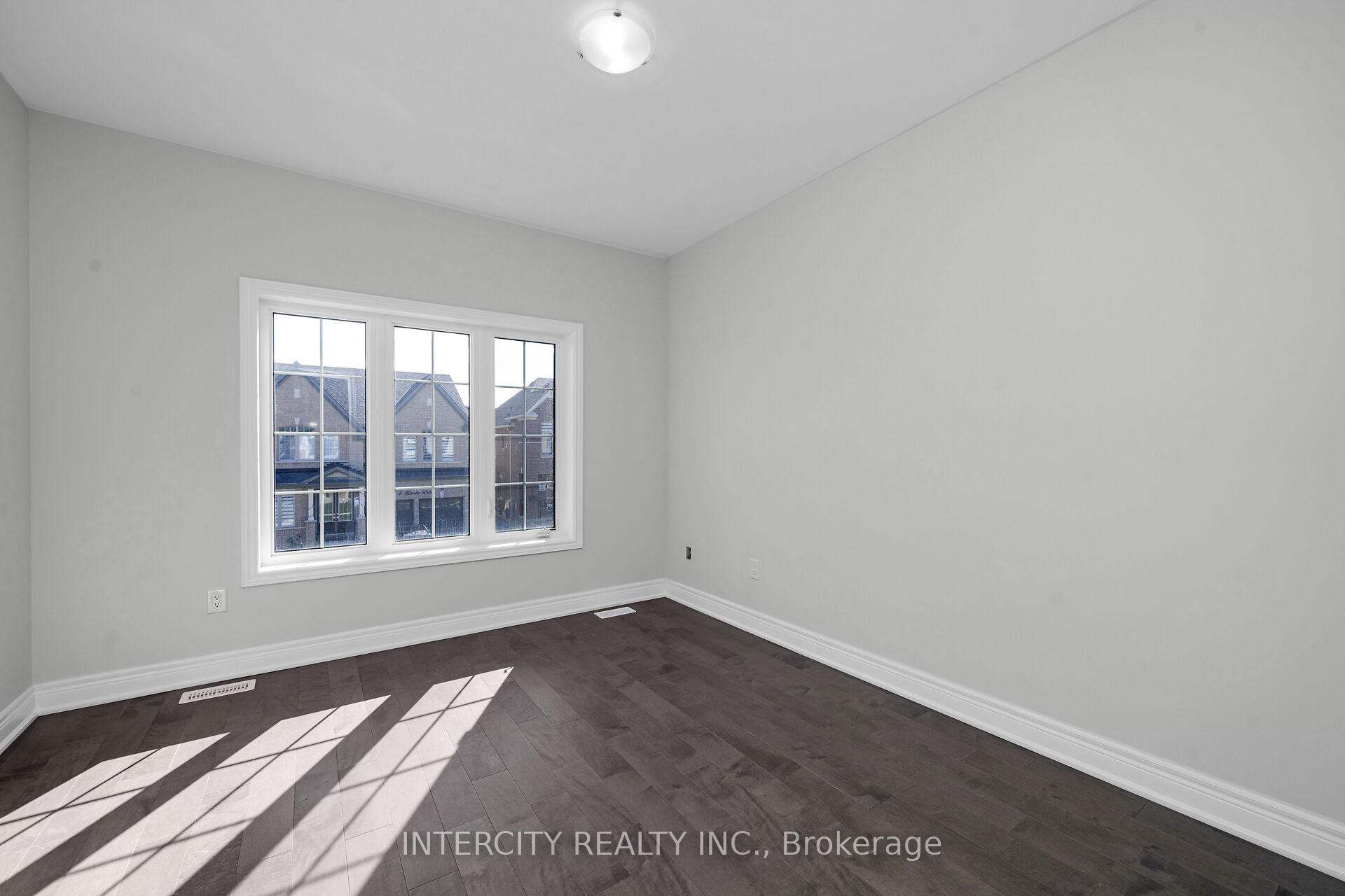 Photo 25 of 5 Kessler Drive, Brampton, Sandringham-Wellington North — HOMEH