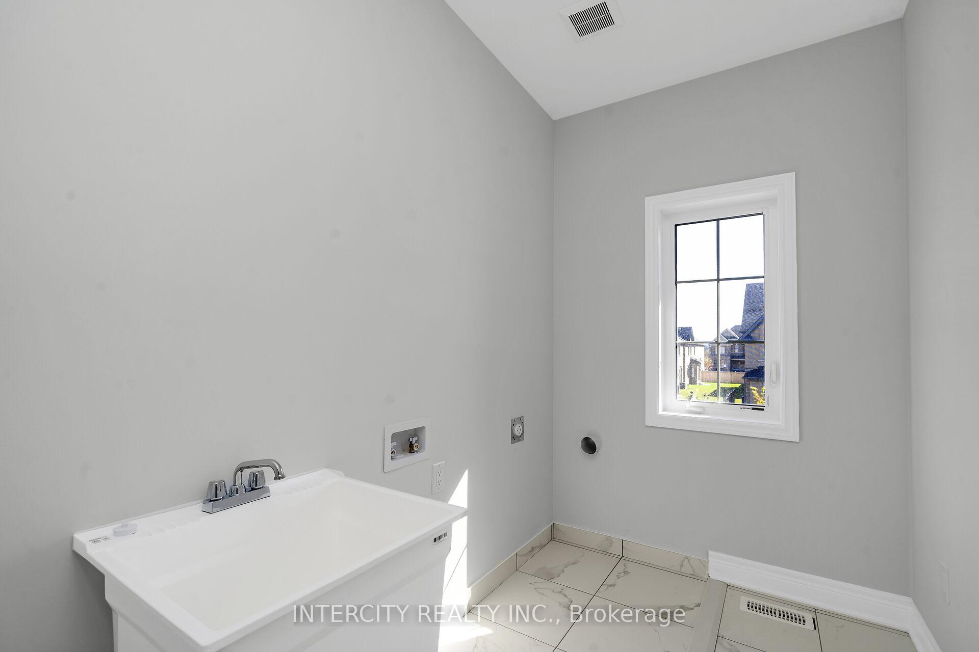 Photo 28 of 5 Kessler Drive, Brampton, Sandringham-Wellington North — HOMEH