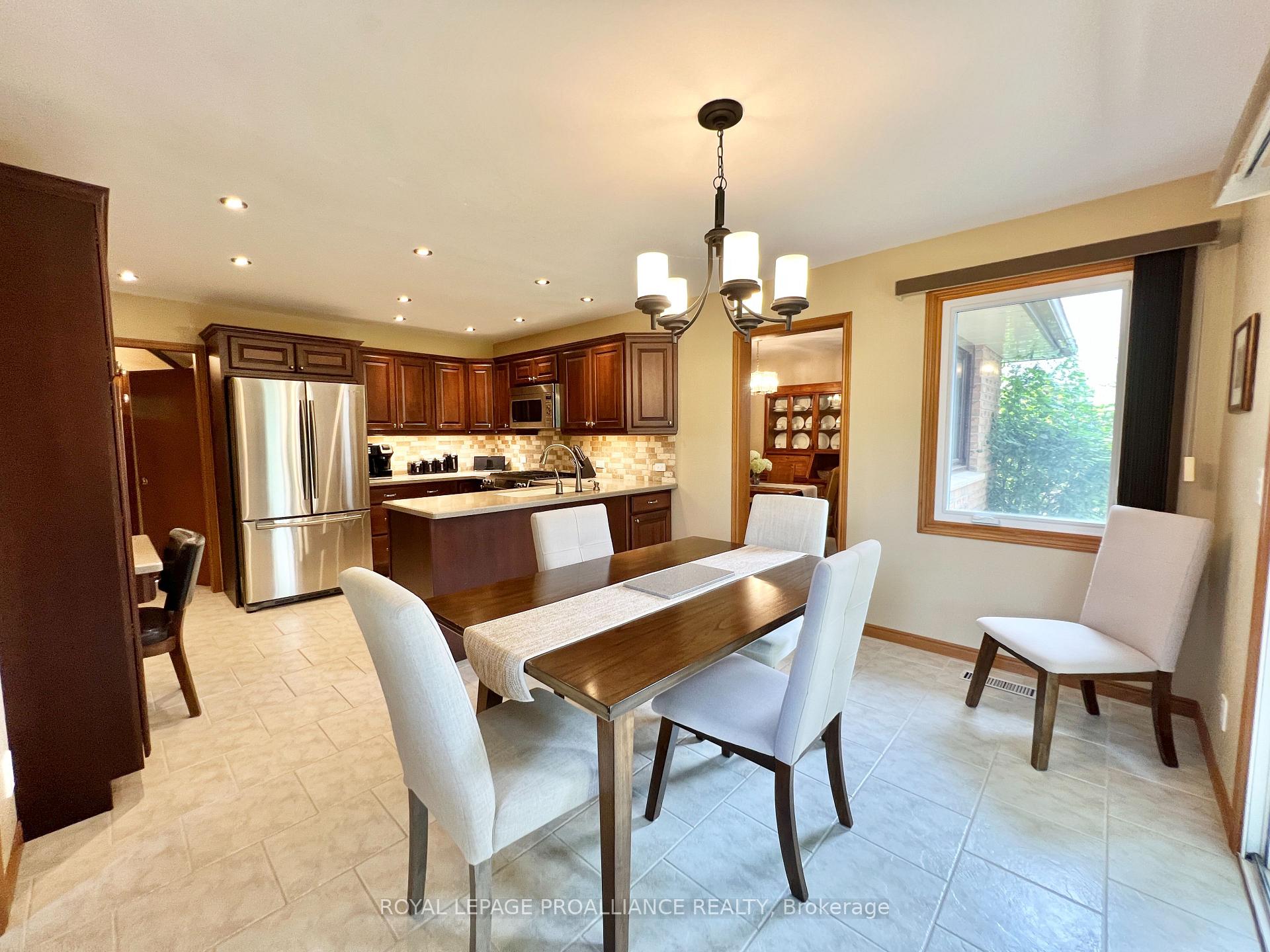 Photo 8 of 116 Tracey Park Drive, Belleville, Belleville Ward — HOMEH