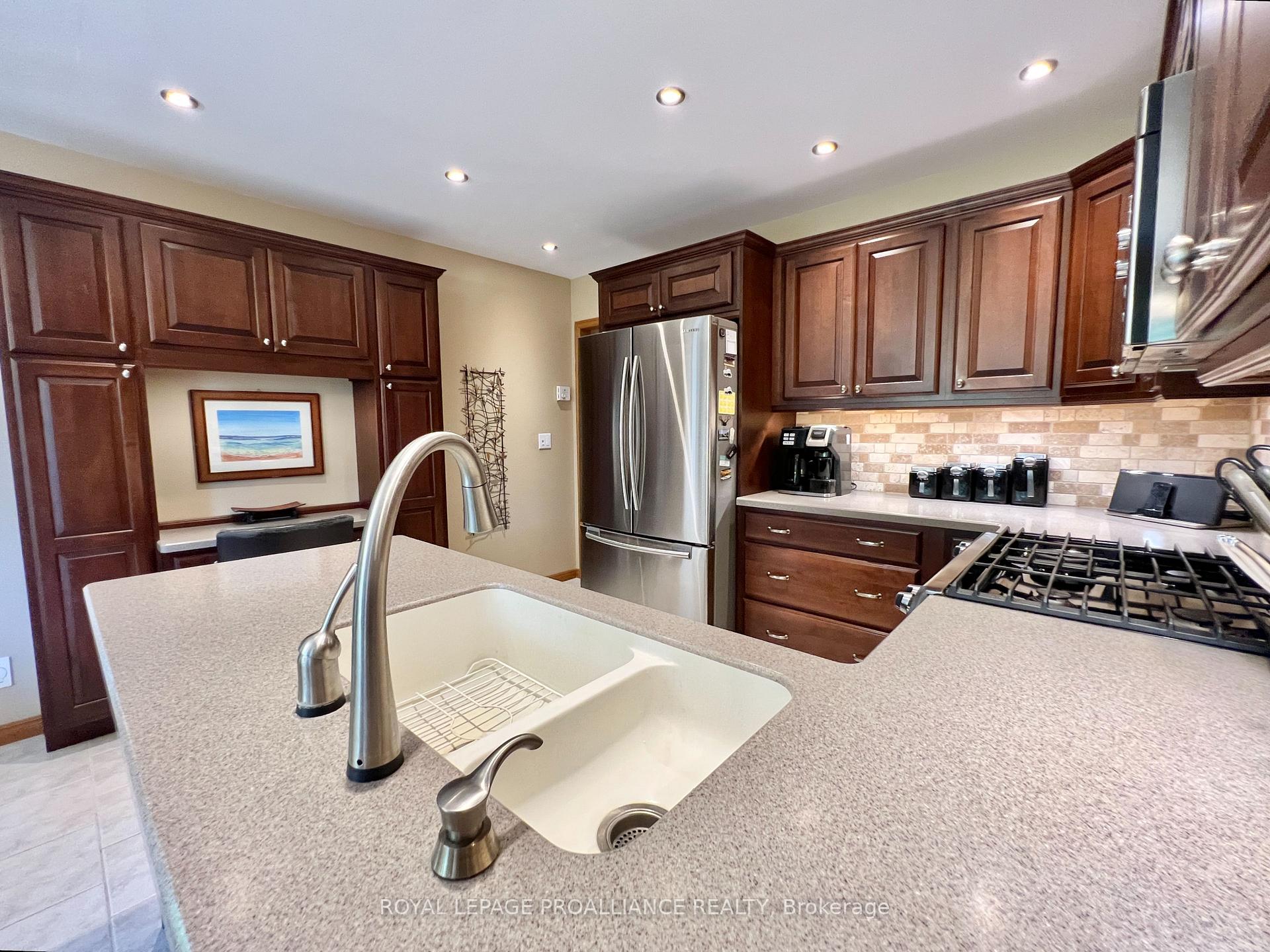 Photo 10 of 116 Tracey Park Drive, Belleville, Belleville Ward — HOMEH