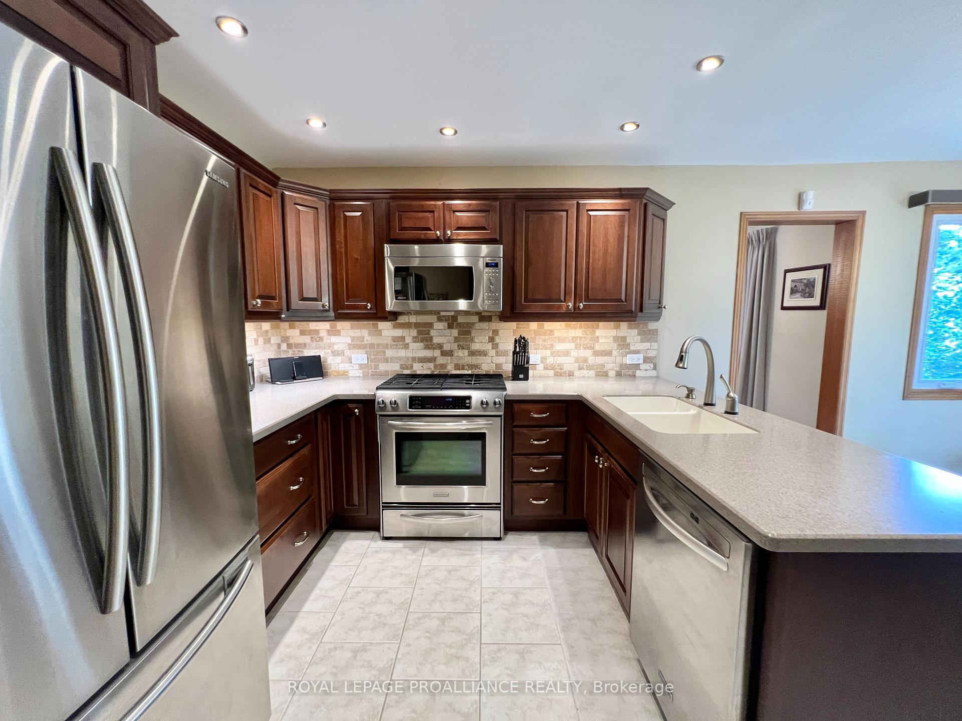 Photo 12 of 116 Tracey Park Drive, Belleville, Belleville Ward — HOMEH
