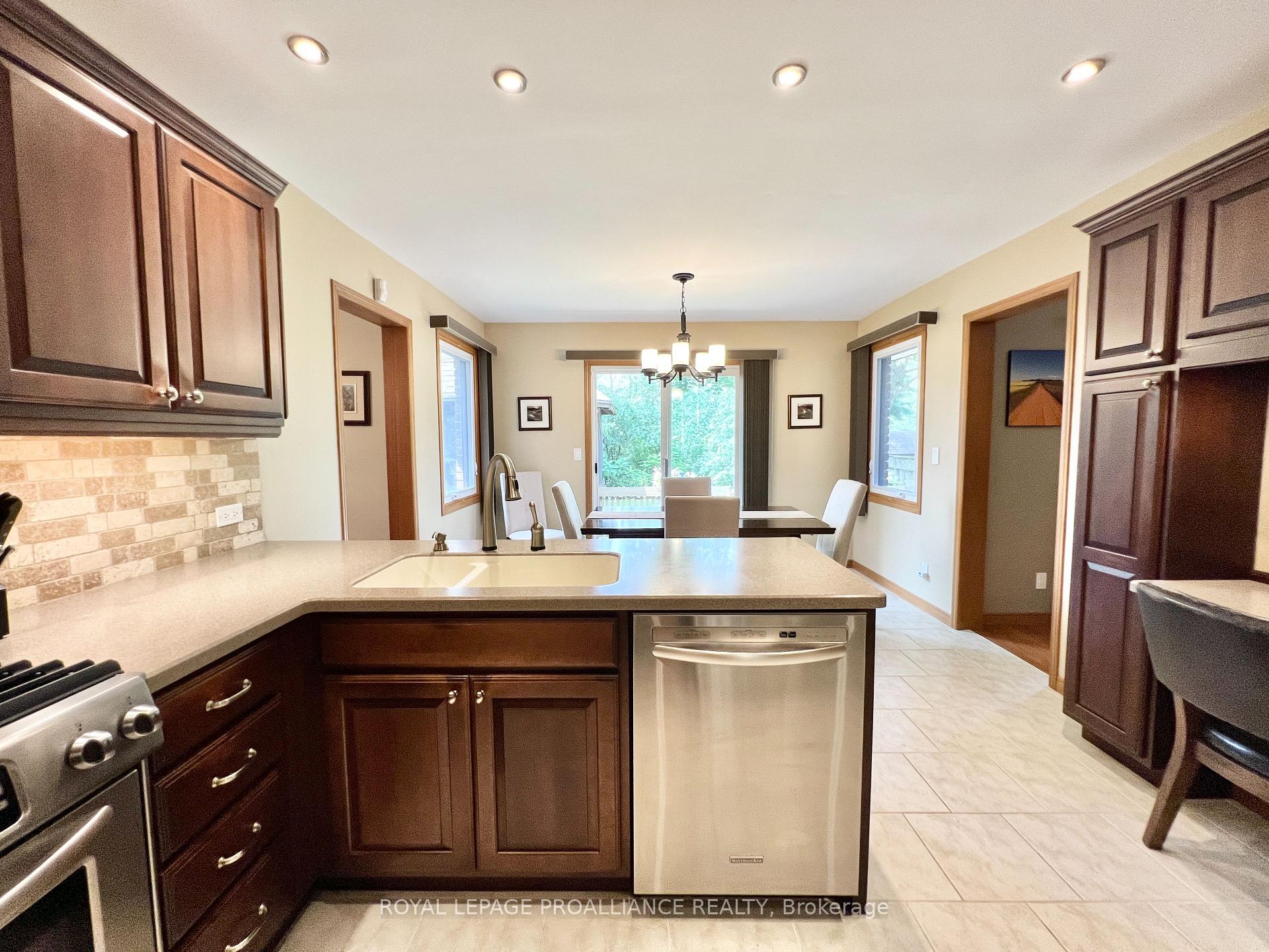 Photo 13 of 116 Tracey Park Drive, Belleville, Belleville Ward — HOMEH