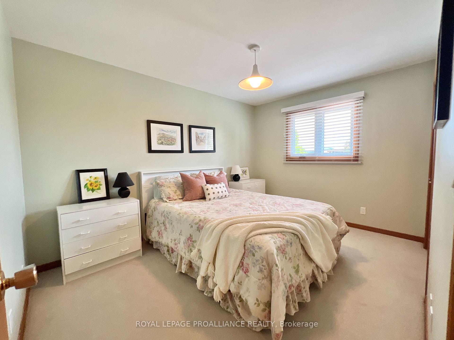 Photo 17 of 116 Tracey Park Drive, Belleville, Belleville Ward — HOMEH
