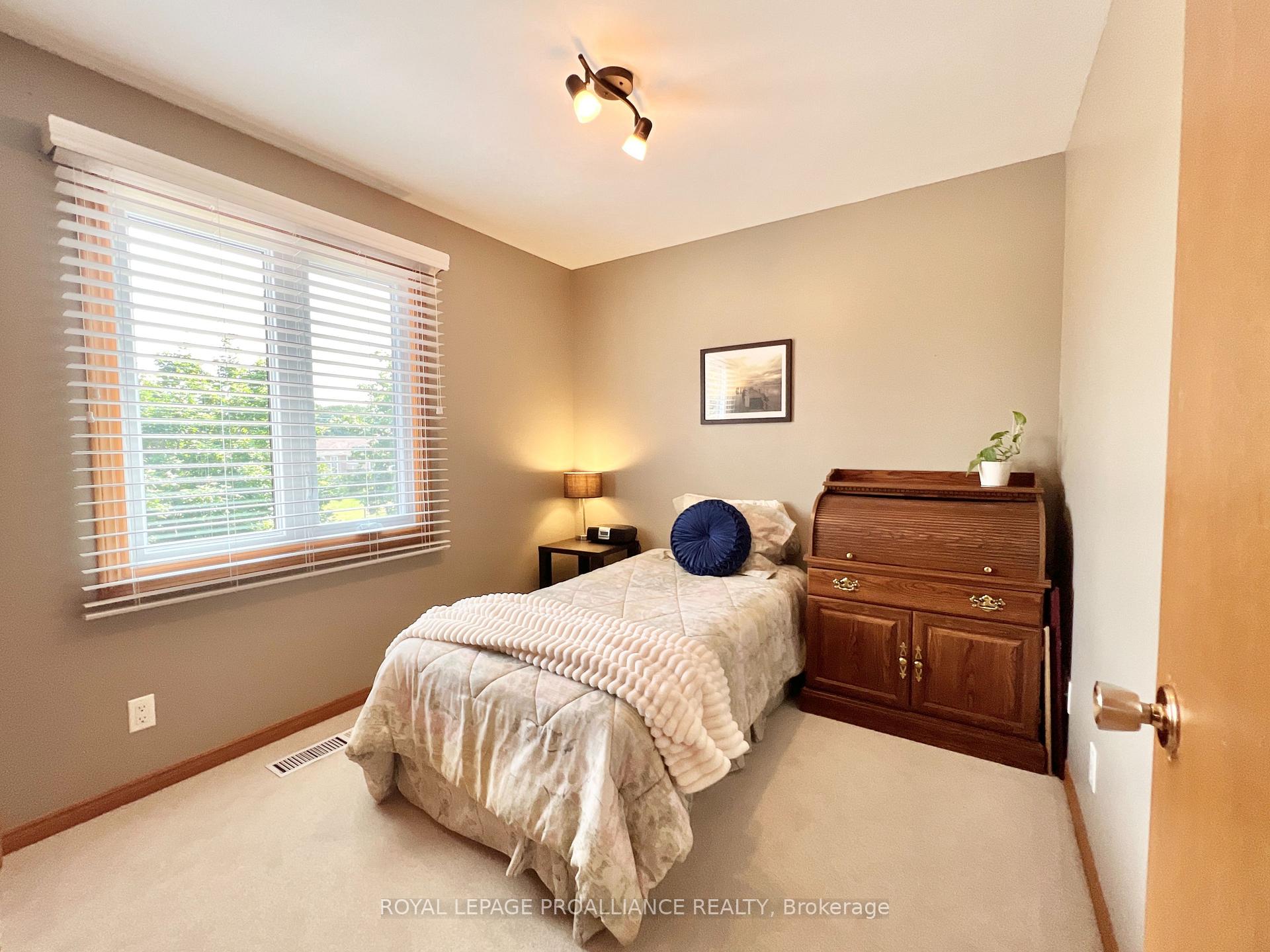 Photo 19 of 116 Tracey Park Drive, Belleville, Belleville Ward — HOMEH