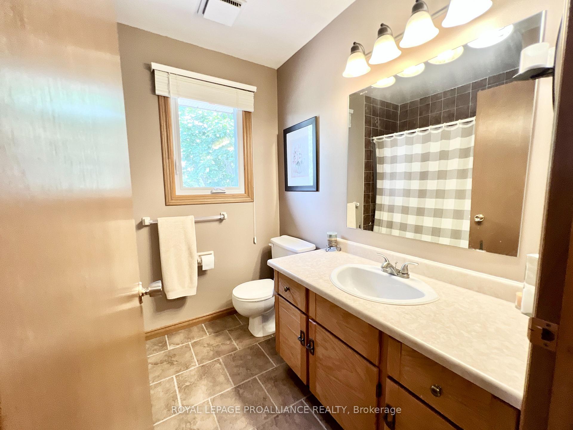 Photo 21 of 116 Tracey Park Drive, Belleville, Belleville Ward — HOMEH