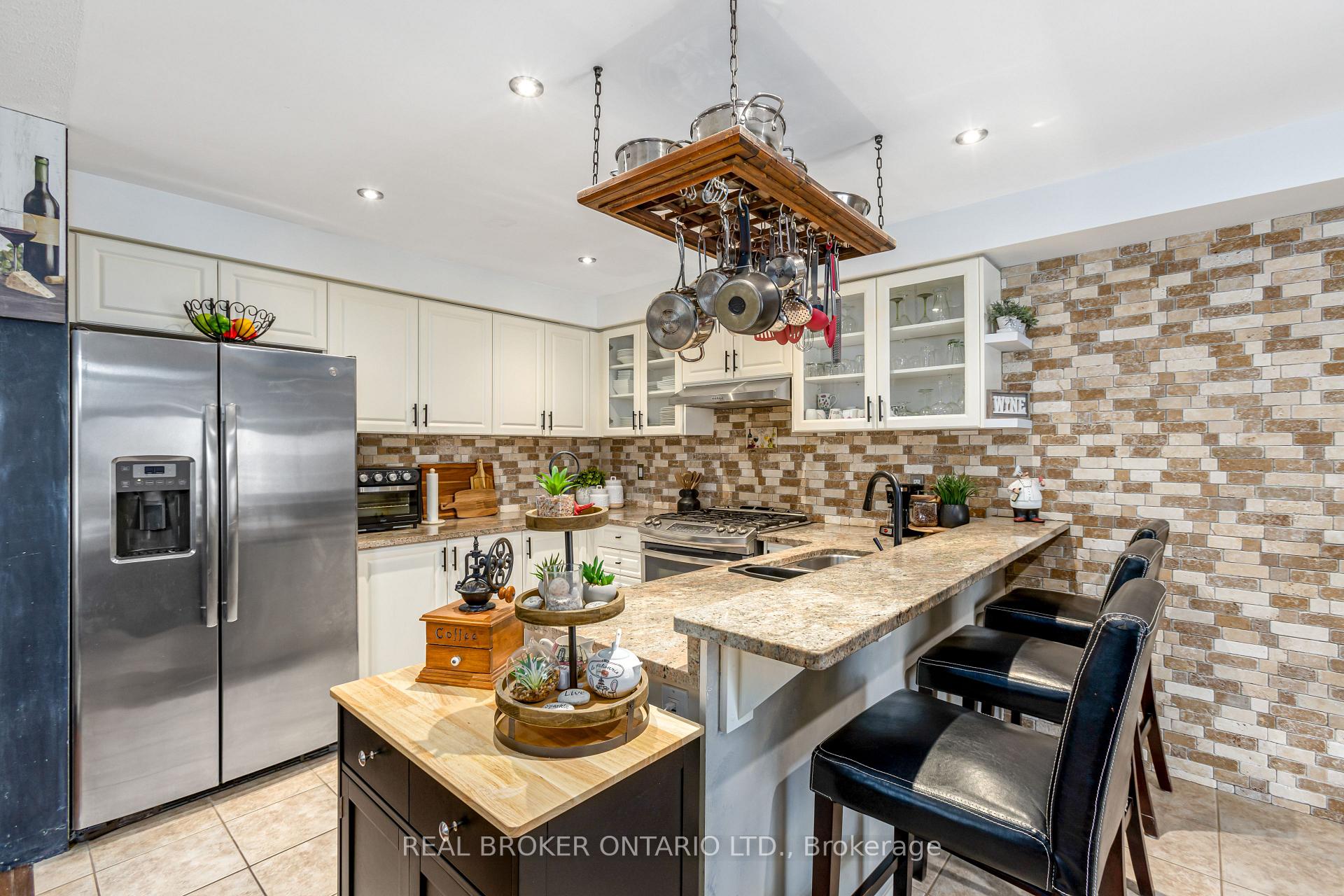 Photo 4 of 6 Tabb Avenue, Clarington, Courtice — HOMEH