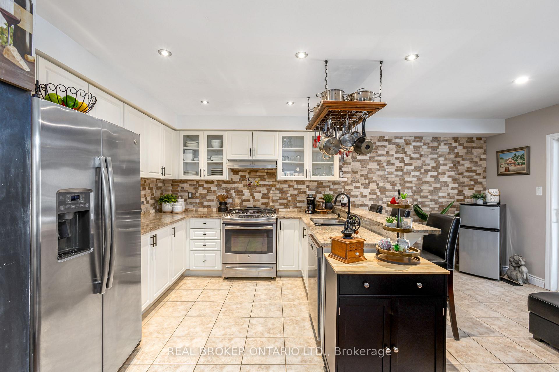 Photo 5 of 6 Tabb Avenue, Clarington, Courtice — HOMEH