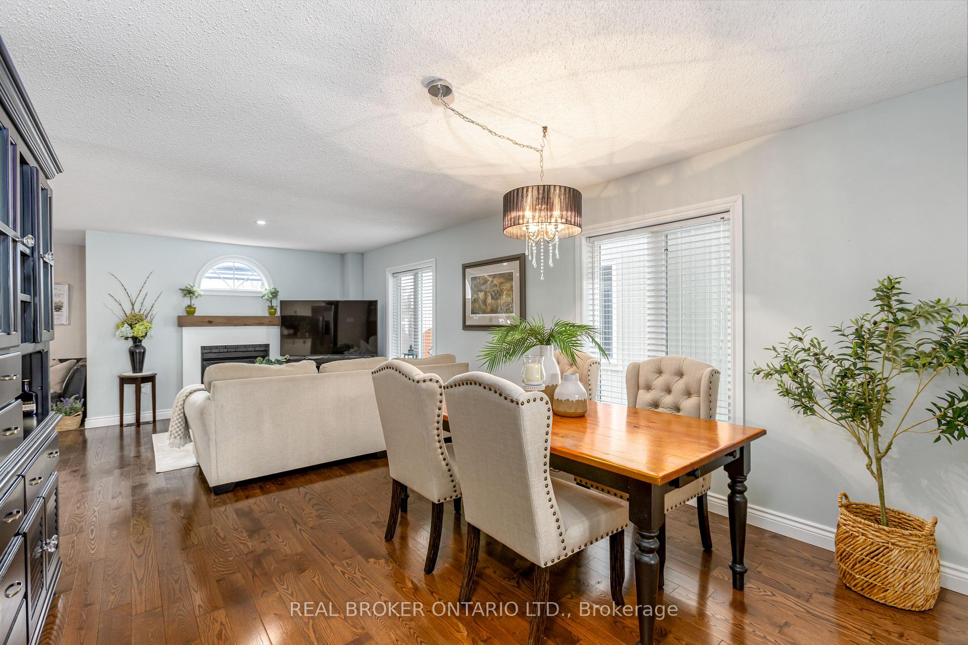 Photo 11 of 6 Tabb Avenue, Clarington, Courtice — HOMEH
