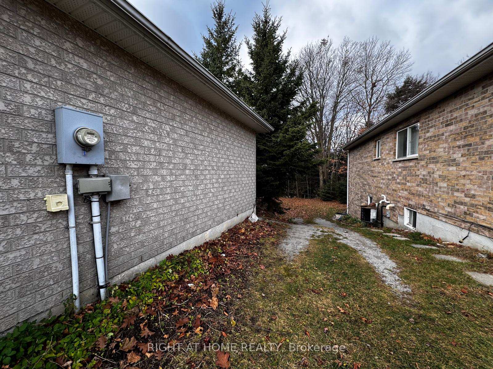 Photo 2 of Unit Lower, 103 Emms Drive, Barrie, Holly — HOMEH