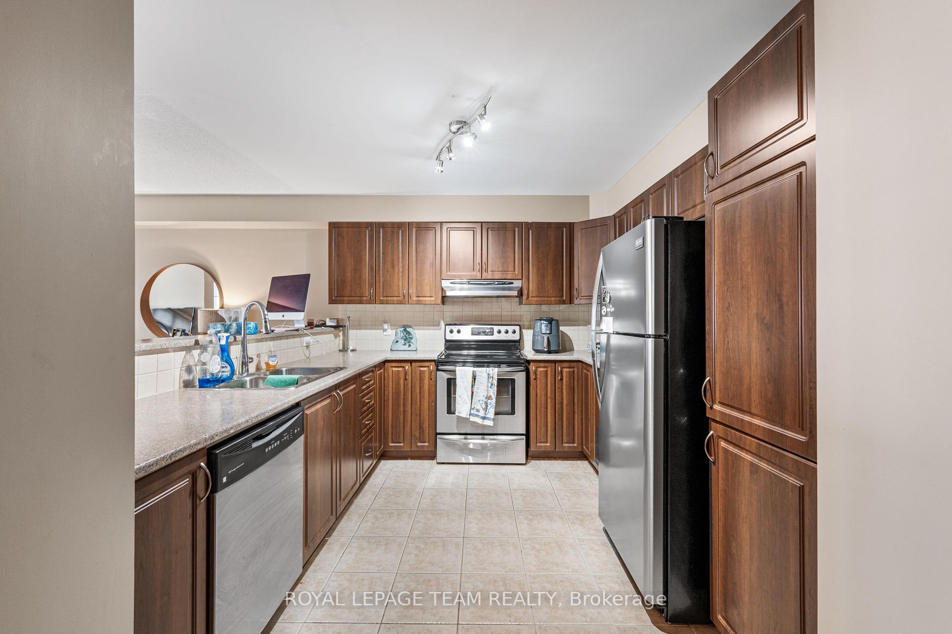 Photo 9 of 329 Gotham Private, Ottawa, Central Park — HOMEH