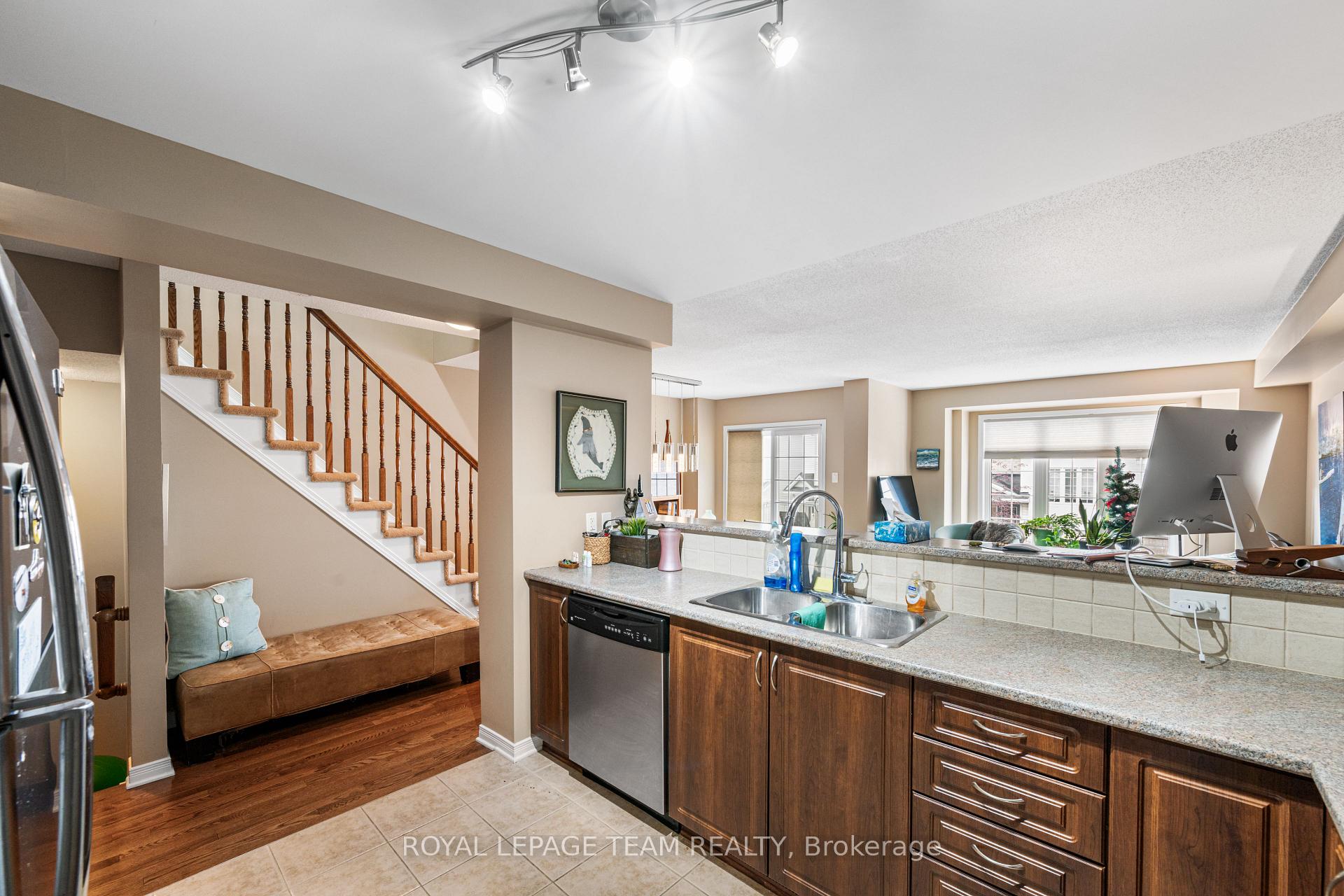 Photo 10 of 329 Gotham Private, Ottawa, Central Park — HOMEH