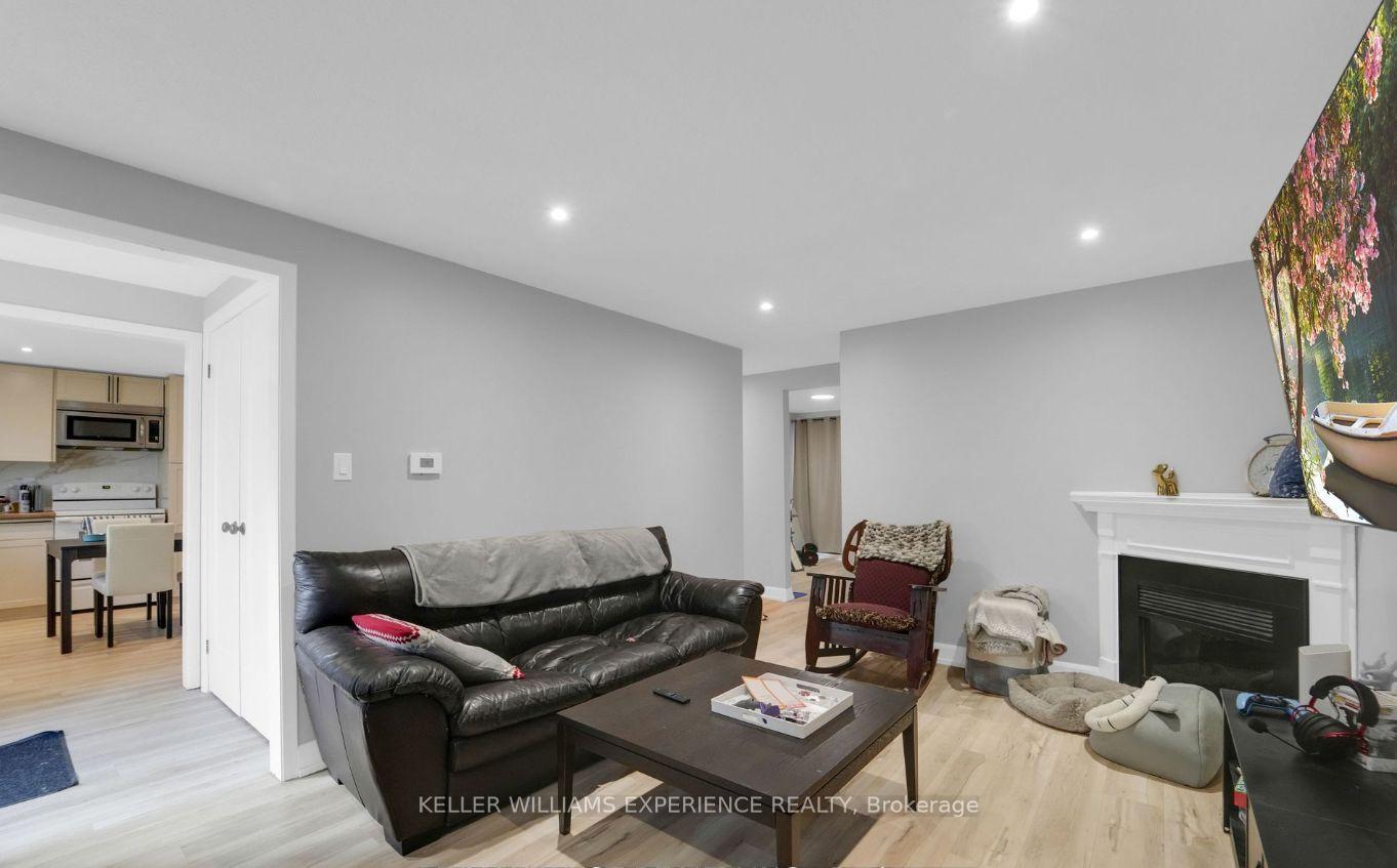 Photo 8 of Unit Upper, 241 Letitia Street, Barrie, Letitia Heights — HOMEH