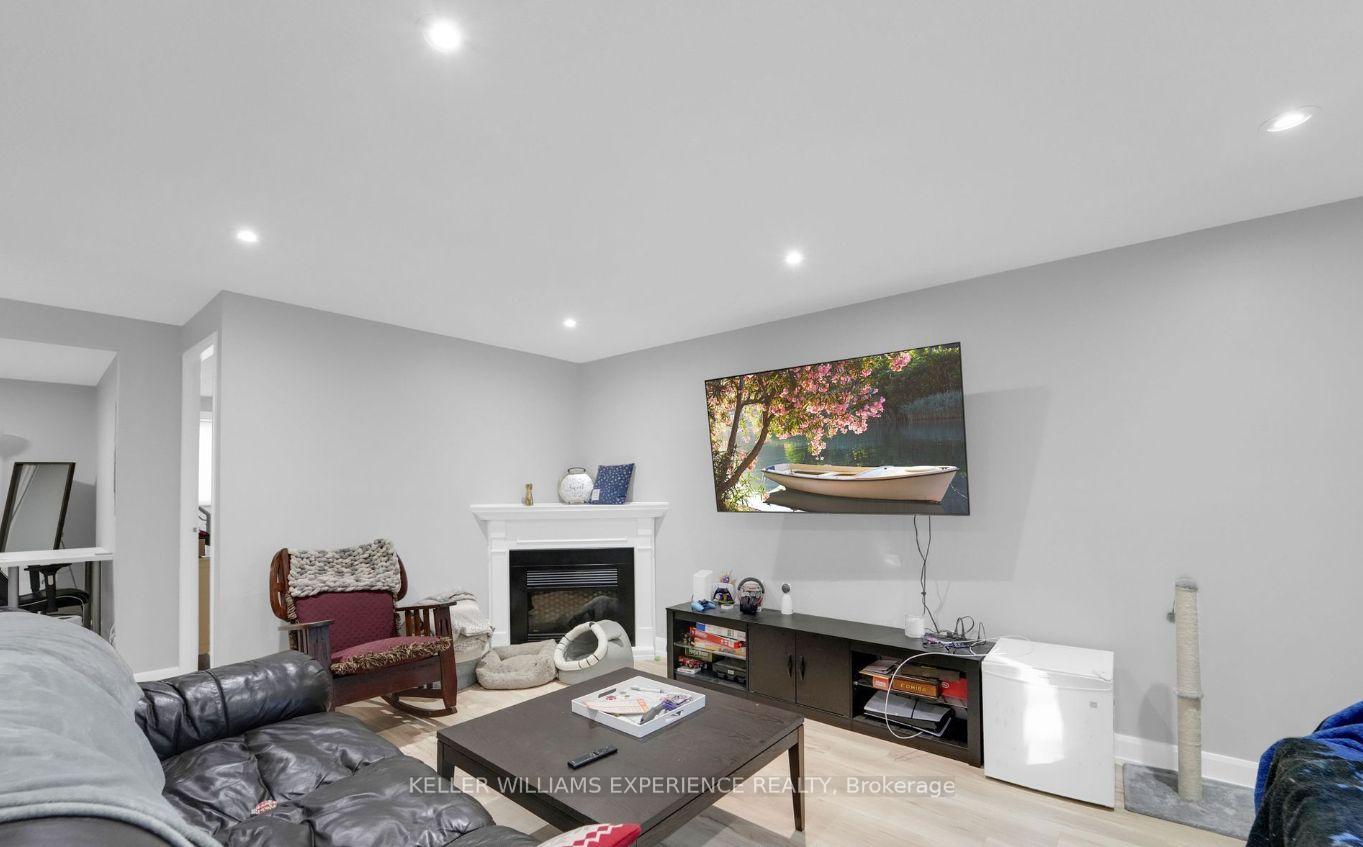 Photo 9 of Unit Upper, 241 Letitia Street, Barrie, Letitia Heights — HOMEH