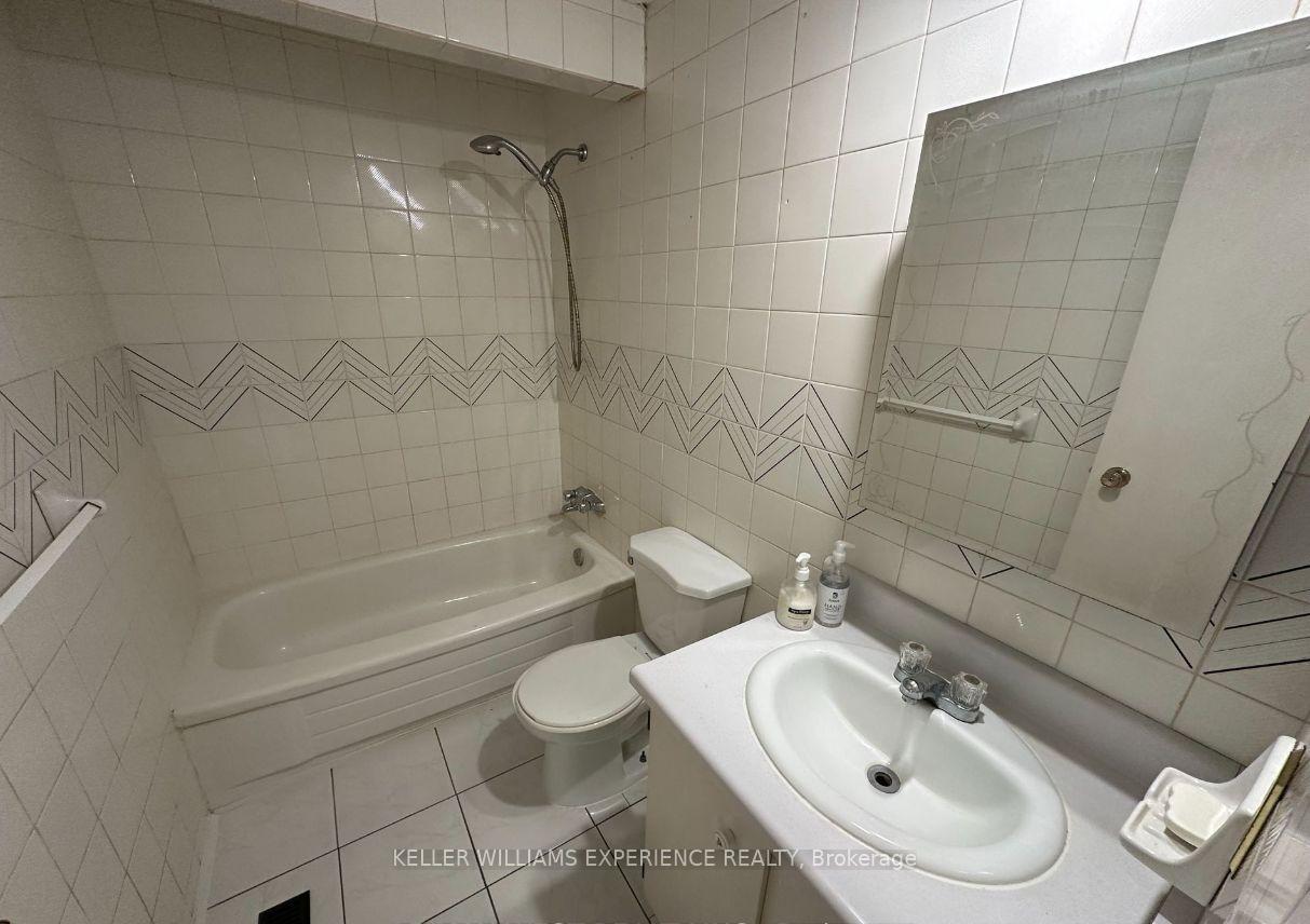 Photo 14 of Unit Upper, 241 Letitia Street, Barrie, Letitia Heights — HOMEH