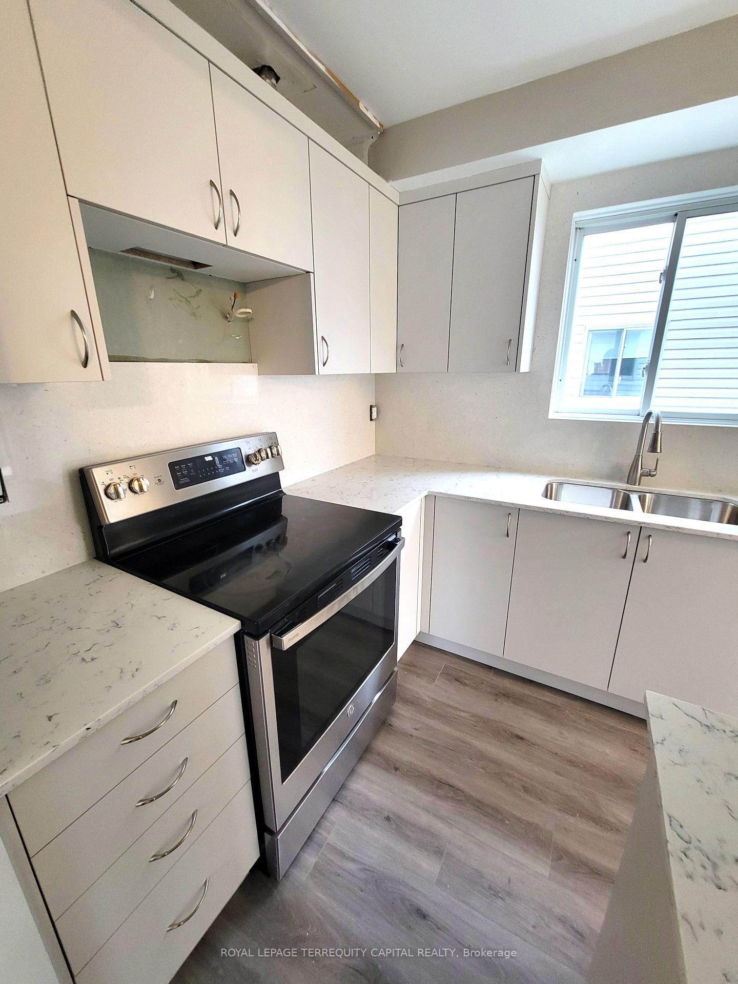 Photo 5 of 46 Arthur Avenue, Barrie, East Bayfield — HOMEH