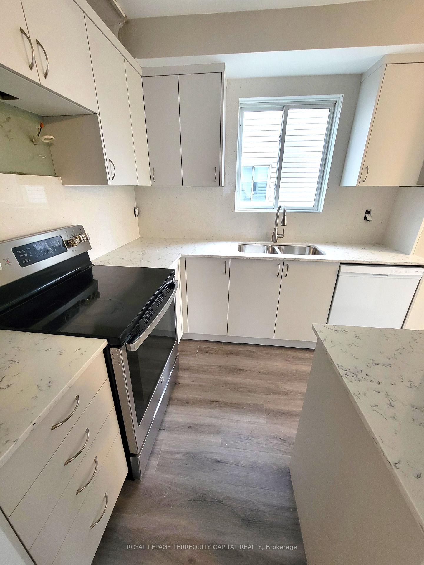 Photo 6 of 46 Arthur Avenue, Barrie, East Bayfield — HOMEH