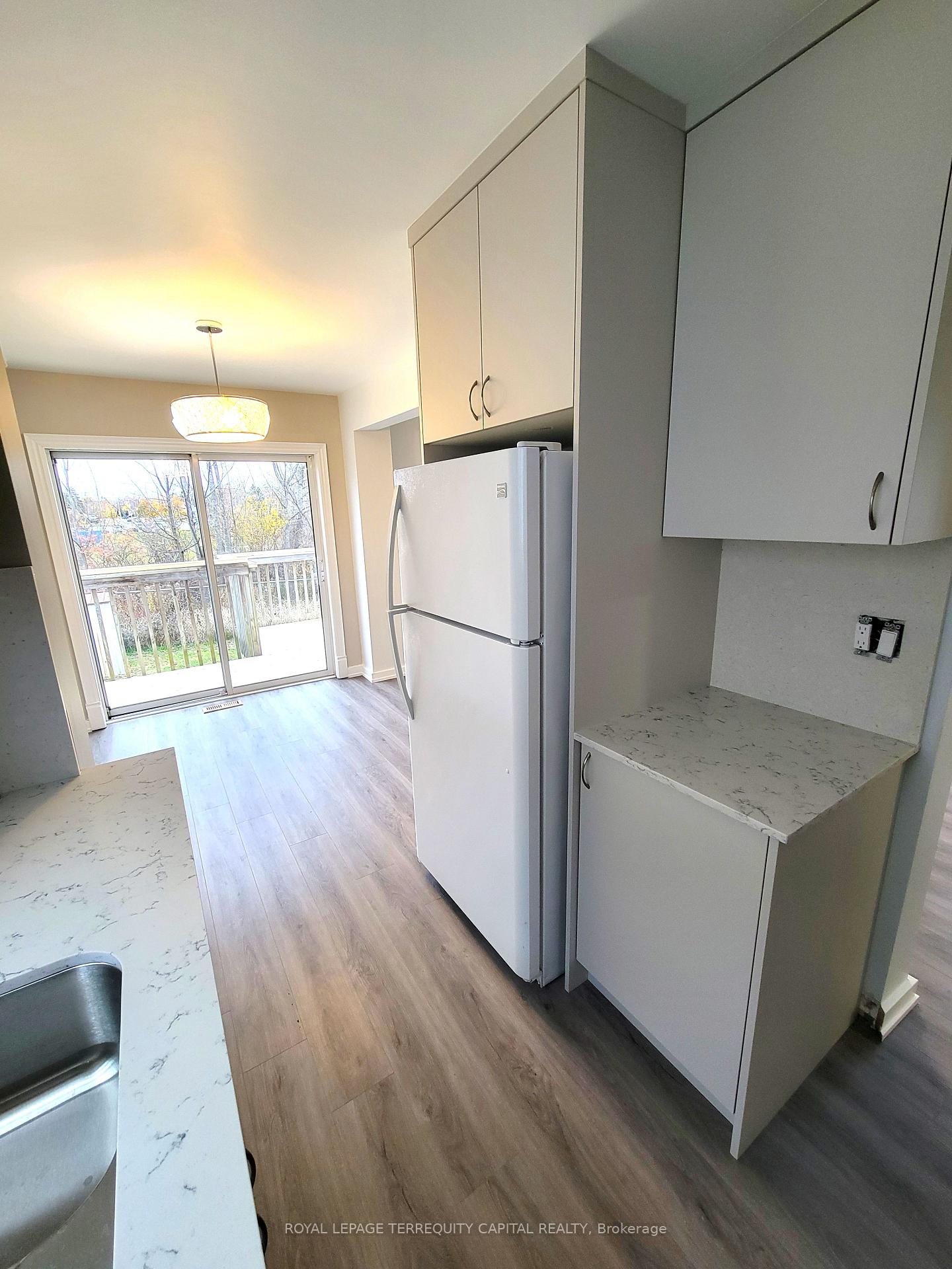Photo 10 of 46 Arthur Avenue, Barrie, East Bayfield — HOMEH