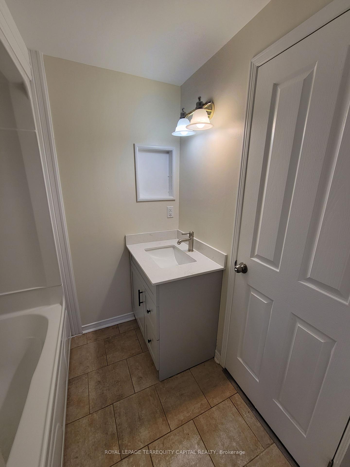 Photo 20 of 46 Arthur Avenue, Barrie, East Bayfield — HOMEH