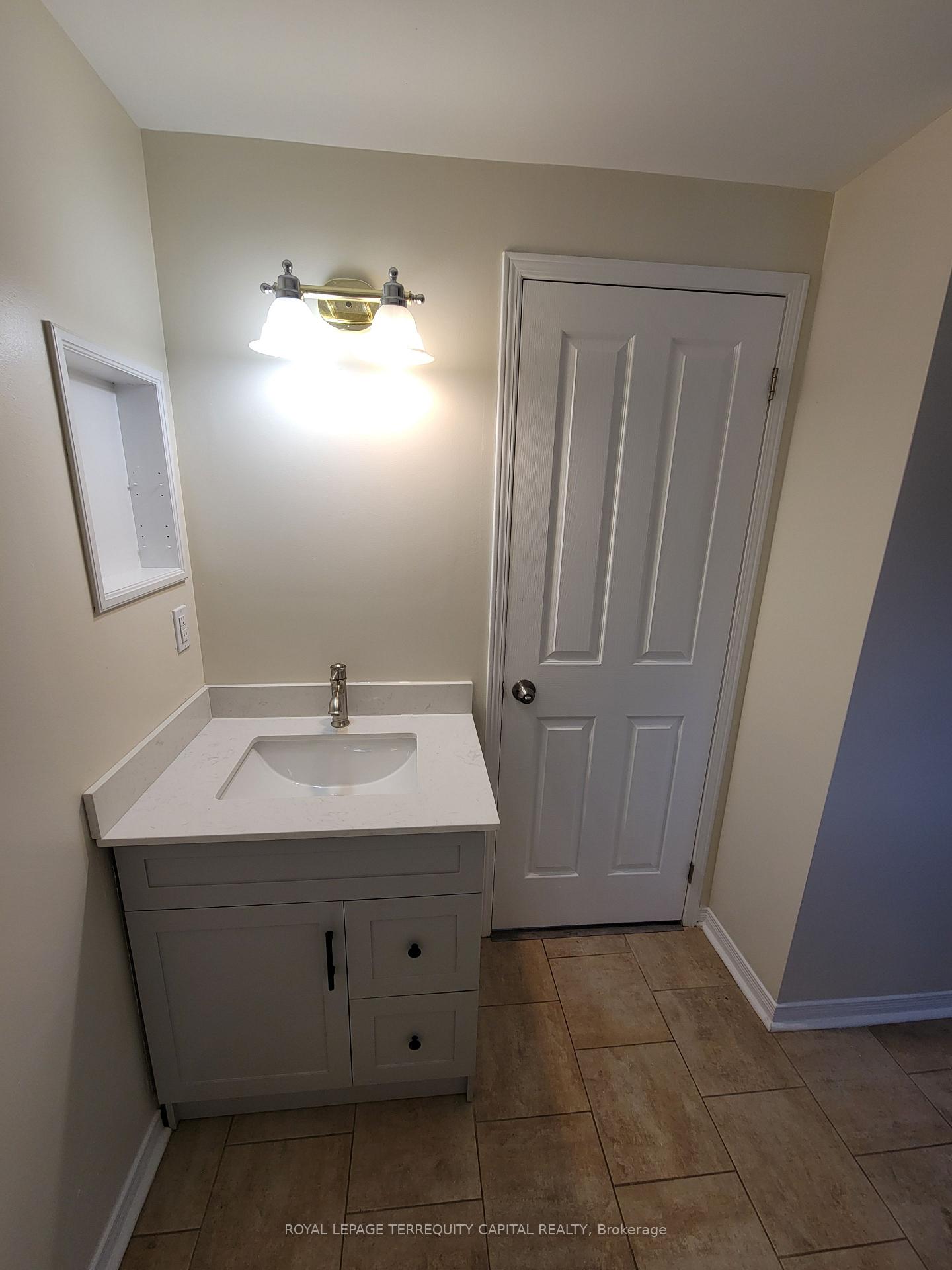 Photo 21 of 46 Arthur Avenue, Barrie, East Bayfield — HOMEH