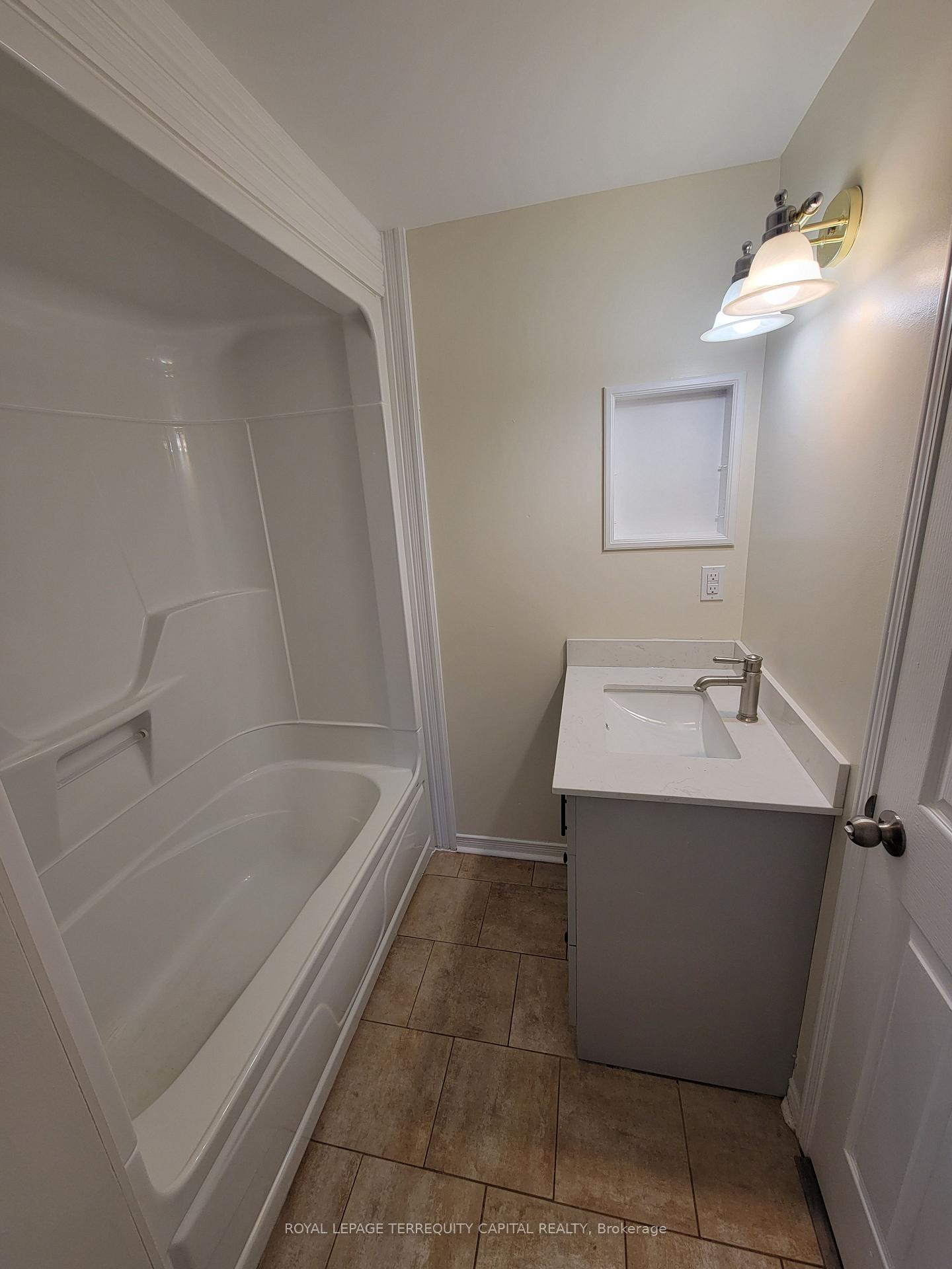 Photo 22 of 46 Arthur Avenue, Barrie, East Bayfield — HOMEH