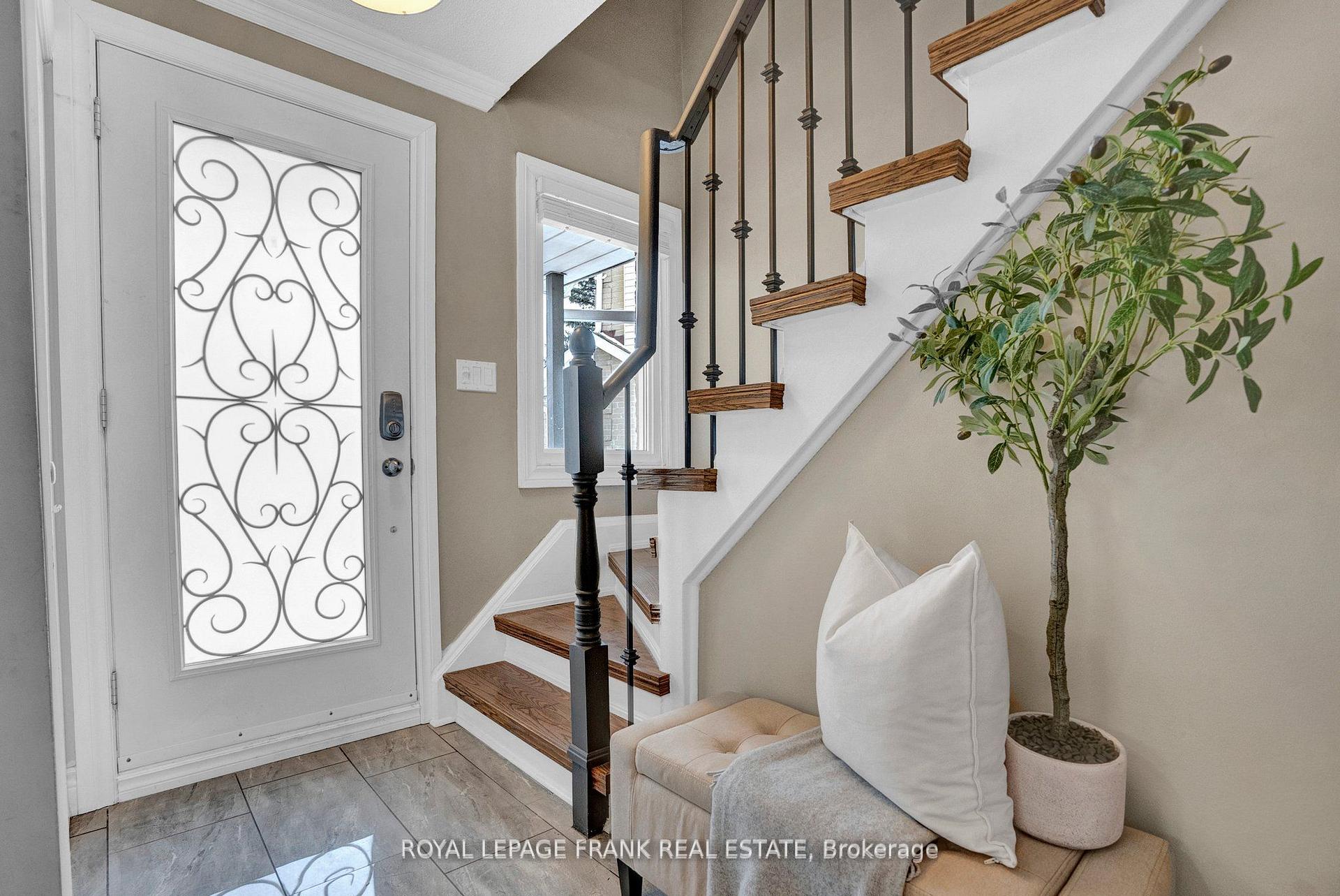 Photo 4 of 71 Turnberry Crescent, Clarington, Courtice — HOMEH