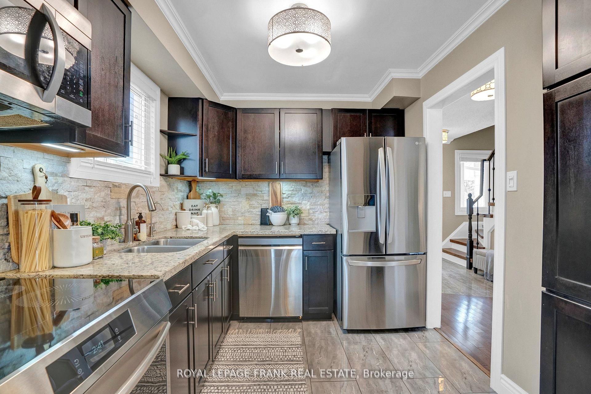 Photo 11 of 71 Turnberry Crescent, Clarington, Courtice — HOMEH