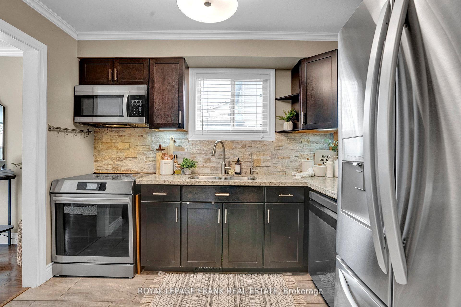 Photo 12 of 71 Turnberry Crescent, Clarington, Courtice — HOMEH