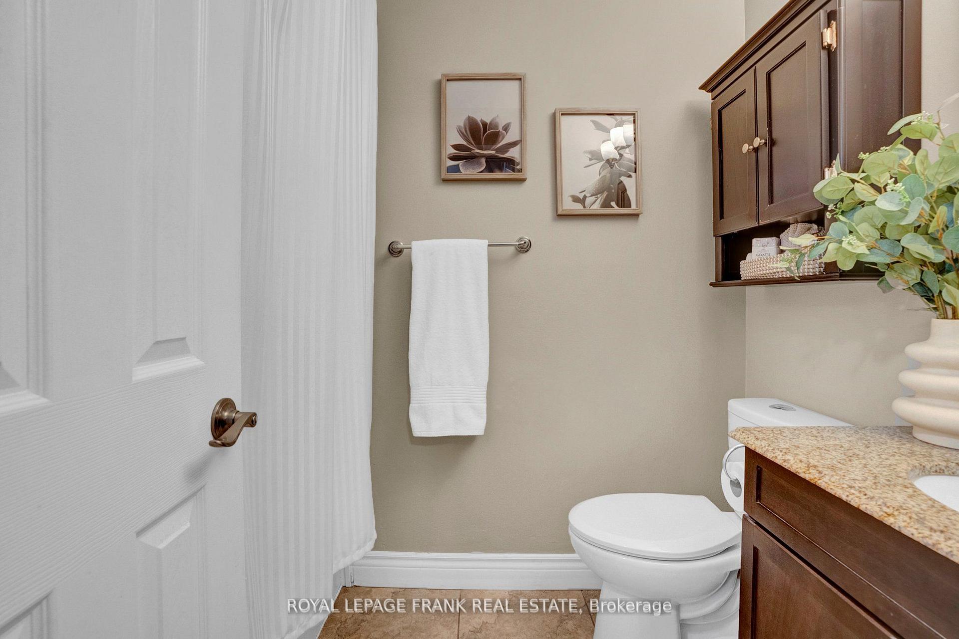 Photo 18 of 71 Turnberry Crescent, Clarington, Courtice — HOMEH