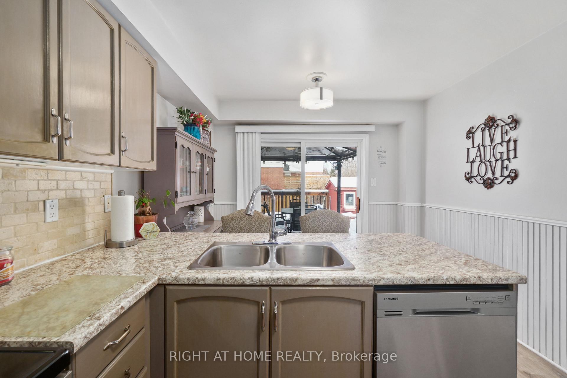 Photo 11 of 37 Trudeau Drive, Clarington, Bowmanville — HOMEH