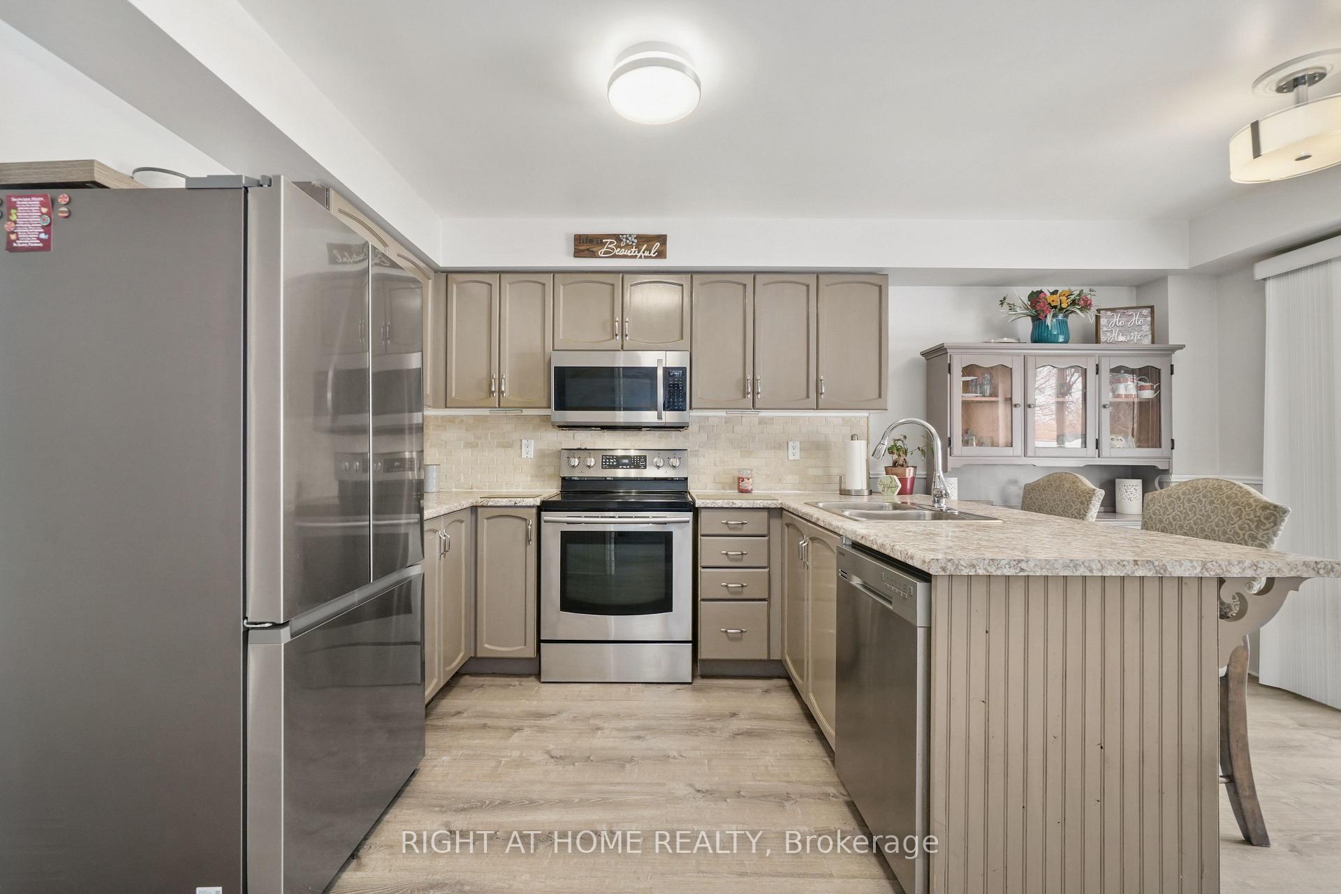 Photo 12 of 37 Trudeau Drive, Clarington, Bowmanville — HOMEH