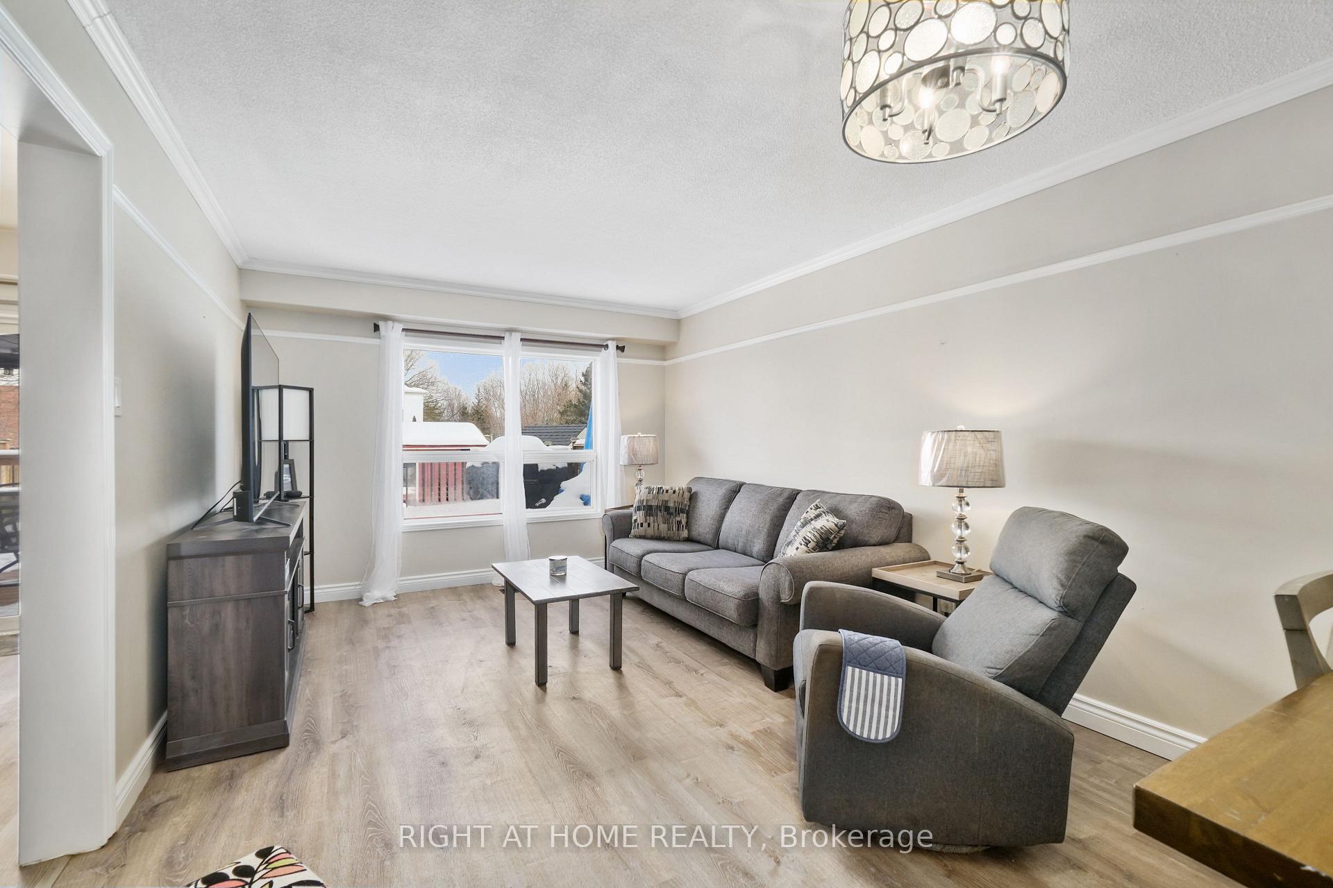 Photo 15 of 37 Trudeau Drive, Clarington, Bowmanville — HOMEH
