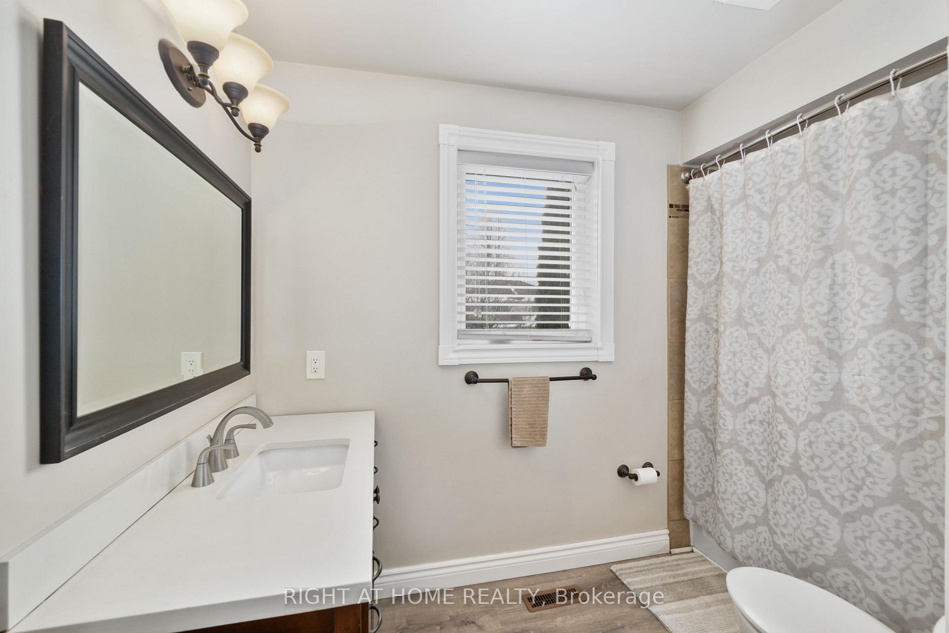 Photo 23 of 37 Trudeau Drive, Clarington, Bowmanville — HOMEH