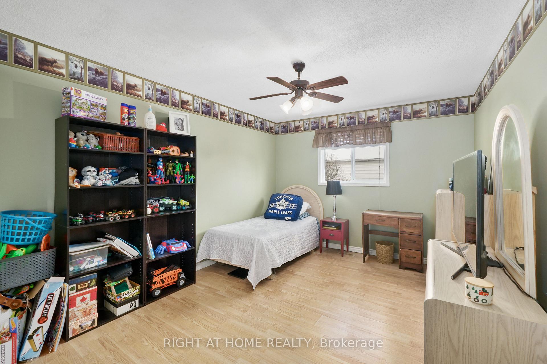 Photo 24 of 37 Trudeau Drive, Clarington, Bowmanville — HOMEH