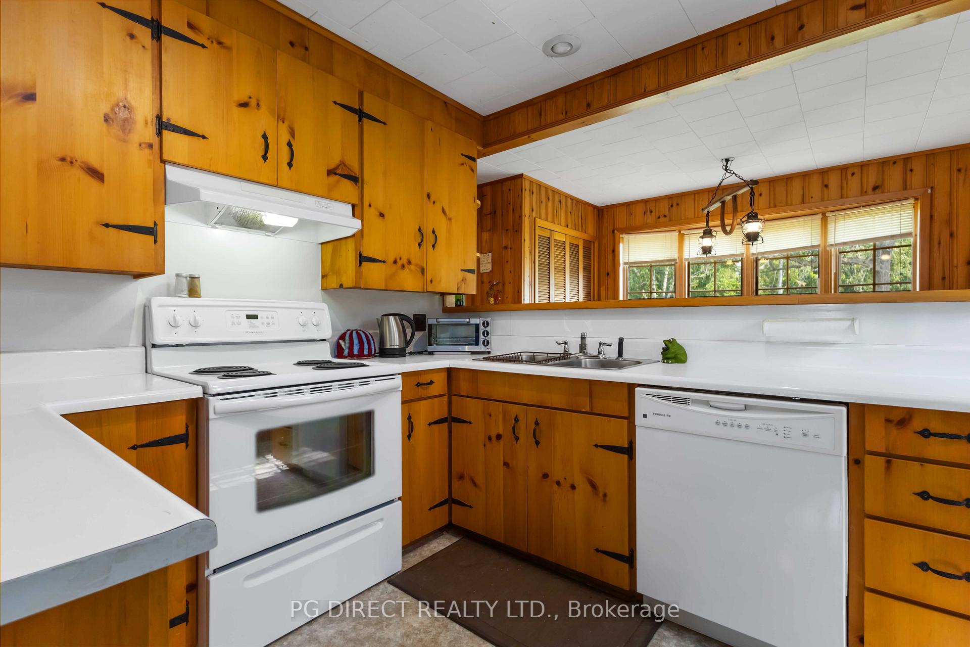 Photo 8 of 5 Albert Street W, Brock, Beaverton — HOMEH