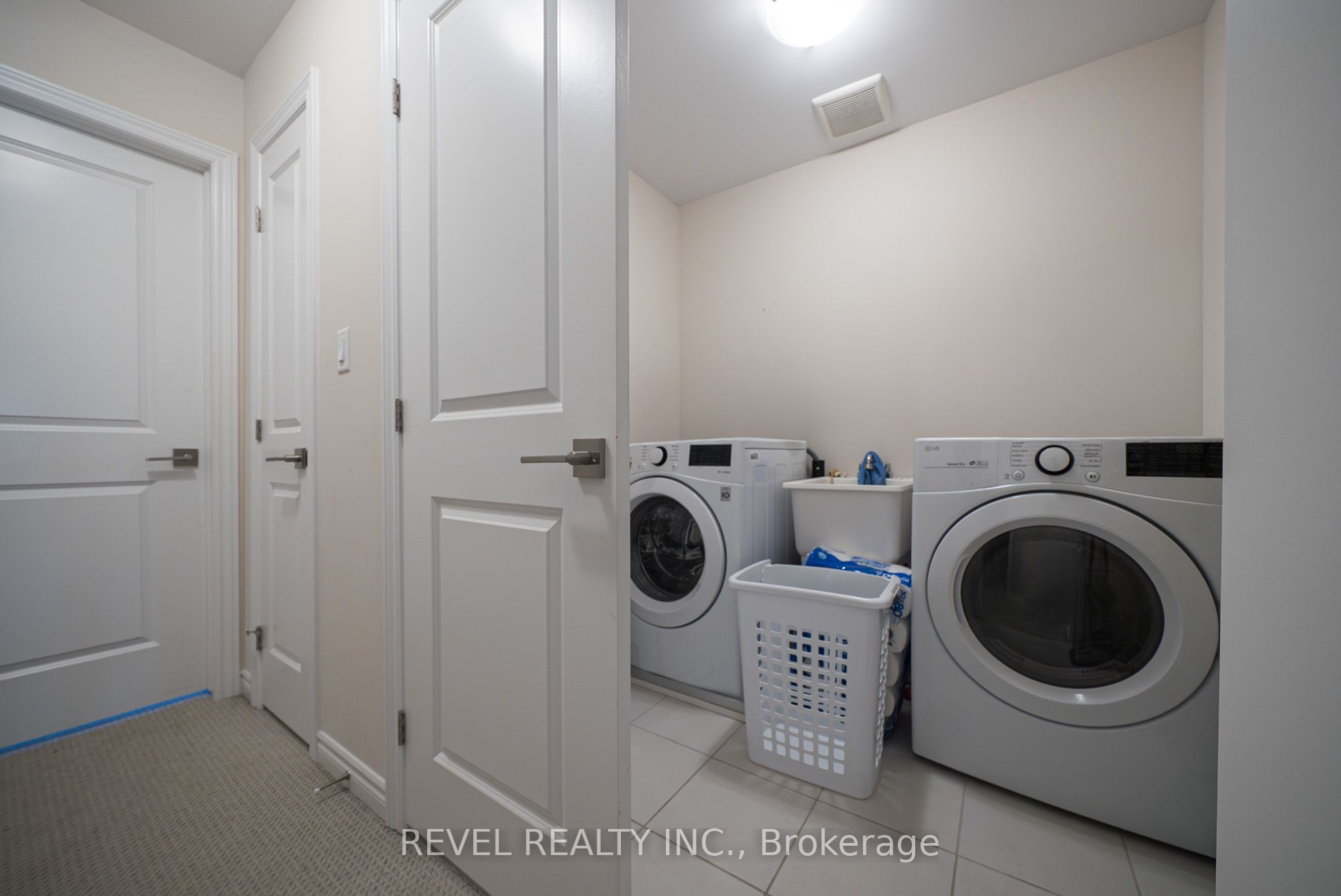 Photo 35 of 2B Vic Chambers Place, Brant, Paris — HOMEH
