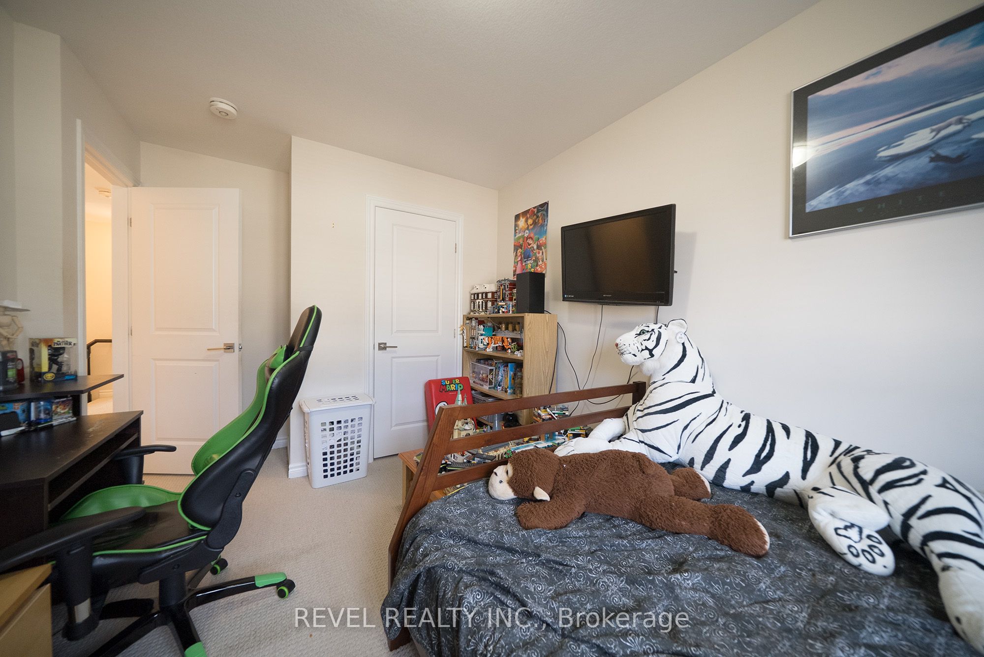 Photo 38 of 2B Vic Chambers Place, Brant, Paris — HOMEH