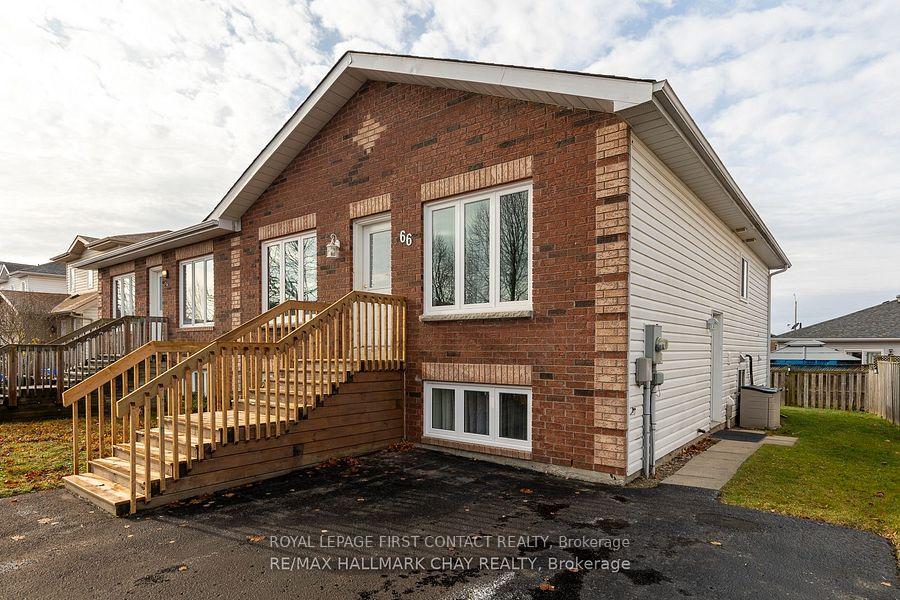 Photo 1 of Unit UPPER, 66 Downing Crescent, Barrie, Holly — HOMEH