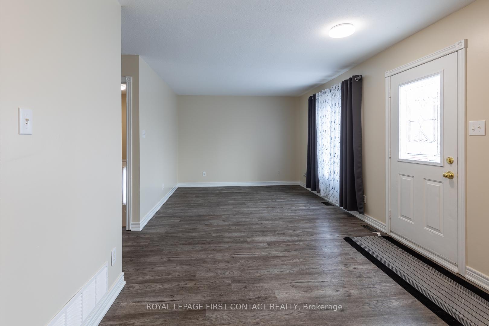 Photo 4 of Unit UPPER, 66 Downing Crescent, Barrie, Holly — HOMEH