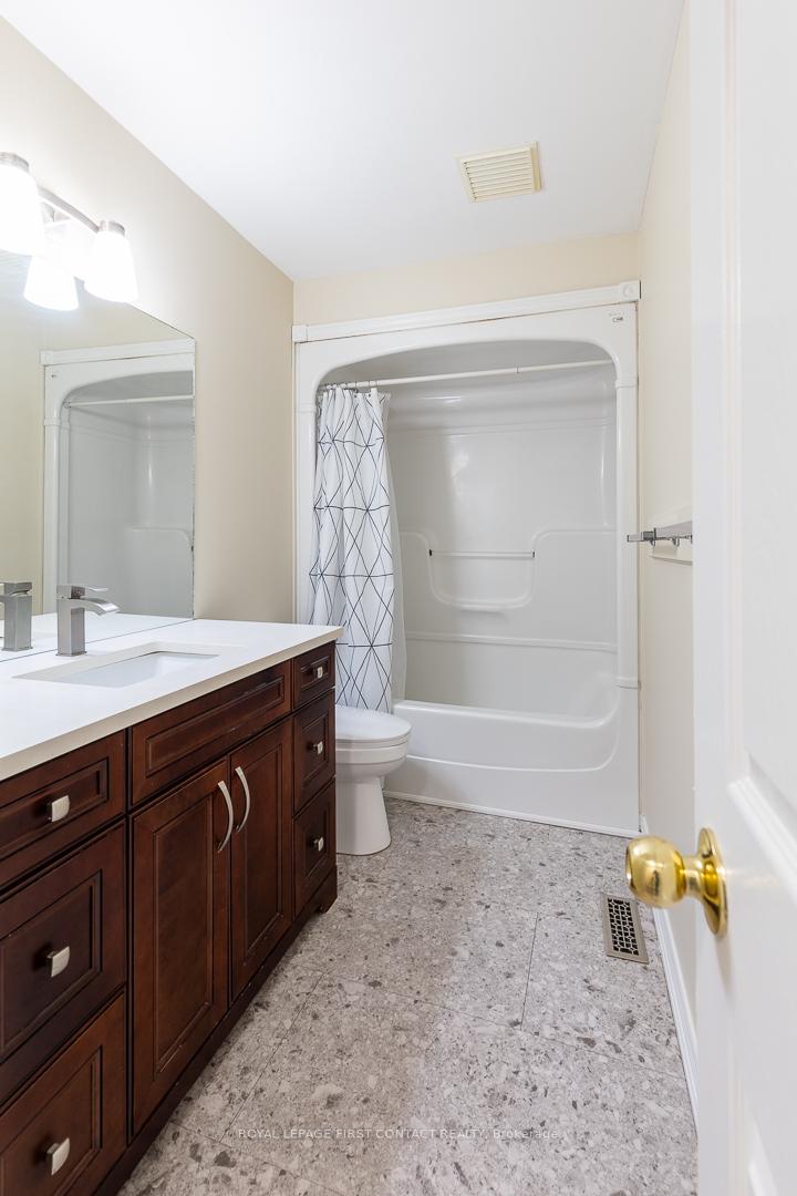 Photo 5 of Unit UPPER, 66 Downing Crescent, Barrie, Holly — HOMEH
